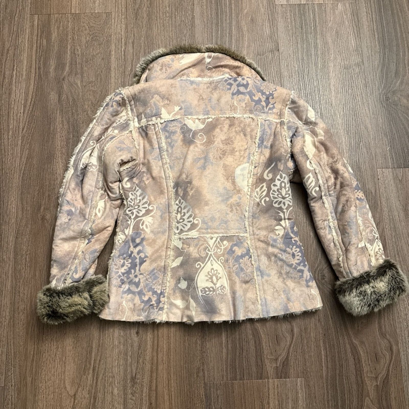 Vintage Women's 6 Skea Painted Faux Shearling Fur Jkt Coat USA Made Size M / US 6-8 / IT 42-44 - 5 Thumbnail