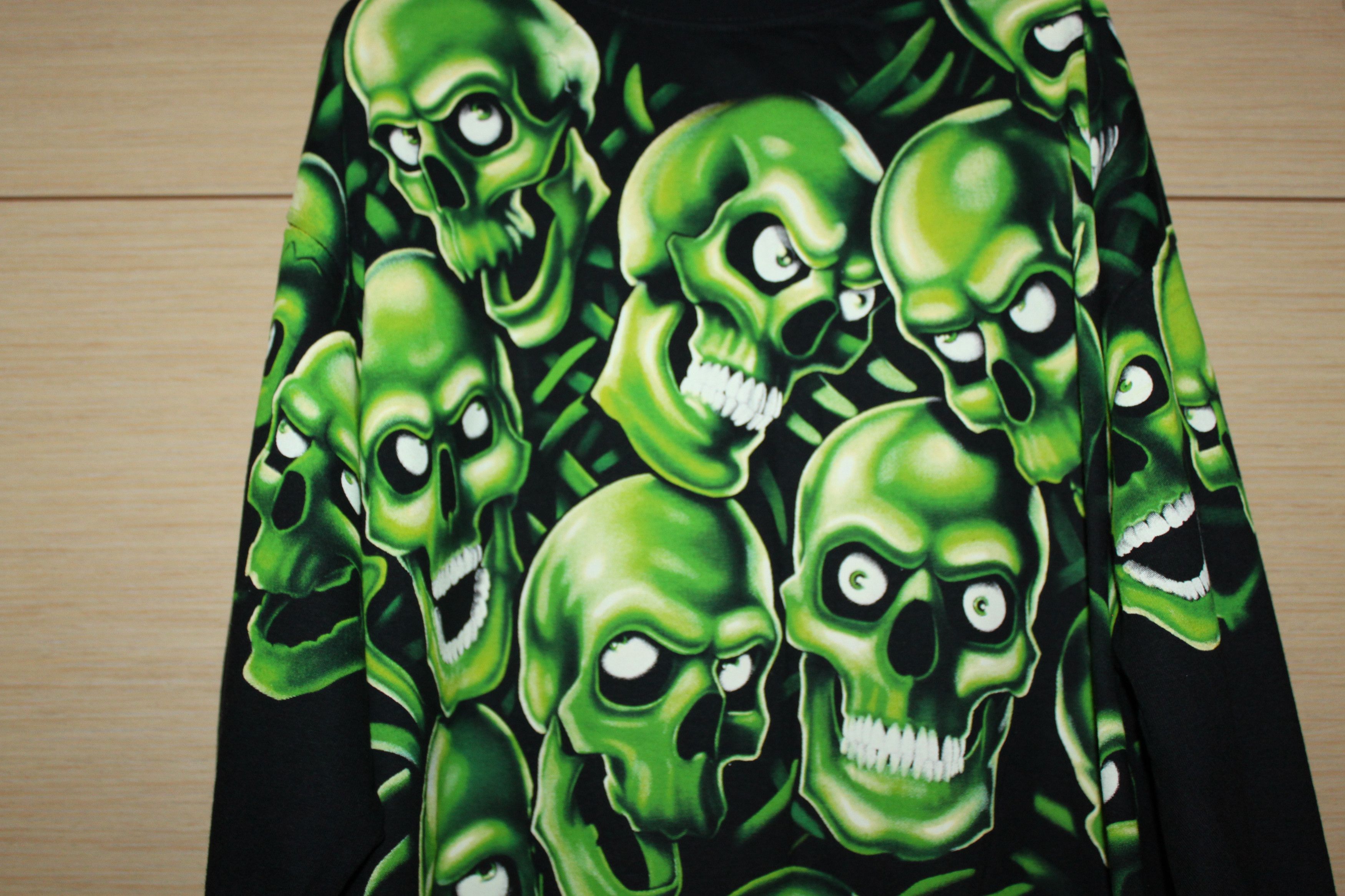 Liquid Blue Vintage 2001 Liquid Blue Skull Pile LS Shirt Tee travis Size US XL / EU 56 / 4 - 5 Thumbnail