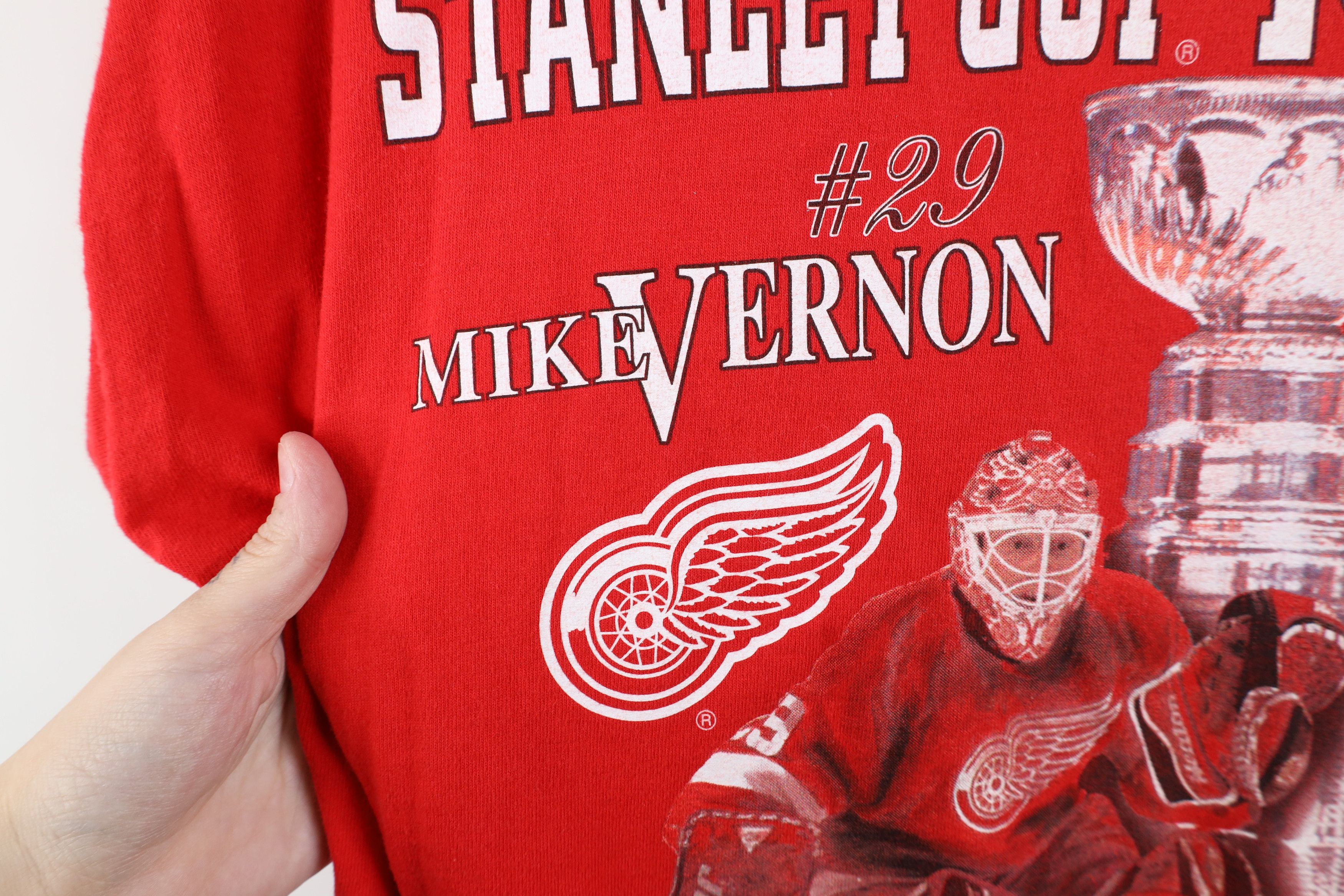 Vintage Vintage 90s Cup Champs Mike Vernon Detroit Red Wings T-Shirt Size US XL / EU 56 / 4 - 5 Thumbnail
