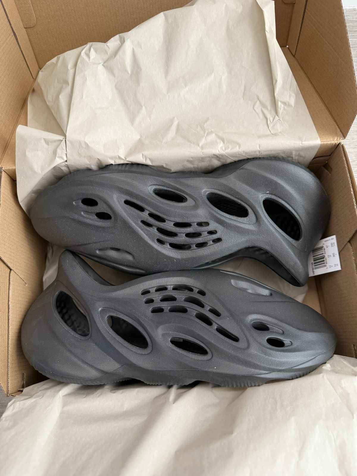 Adidas ADIDAS Yeezy Foam Runner RNR RNNR Onyx HP8739 Size 12 Used Size US 12 / EU 45 - 3 Thumbnail