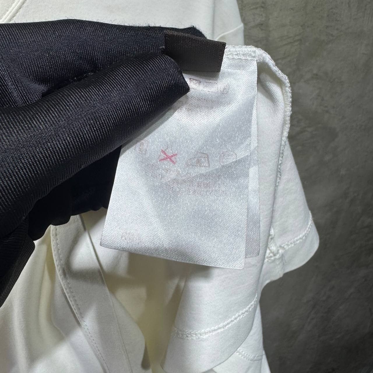 Louis Vuitton Louis Vuitton Logo Embroidered Patch tee Size US L / EU 52-54 / 3 - 14 Thumbnail