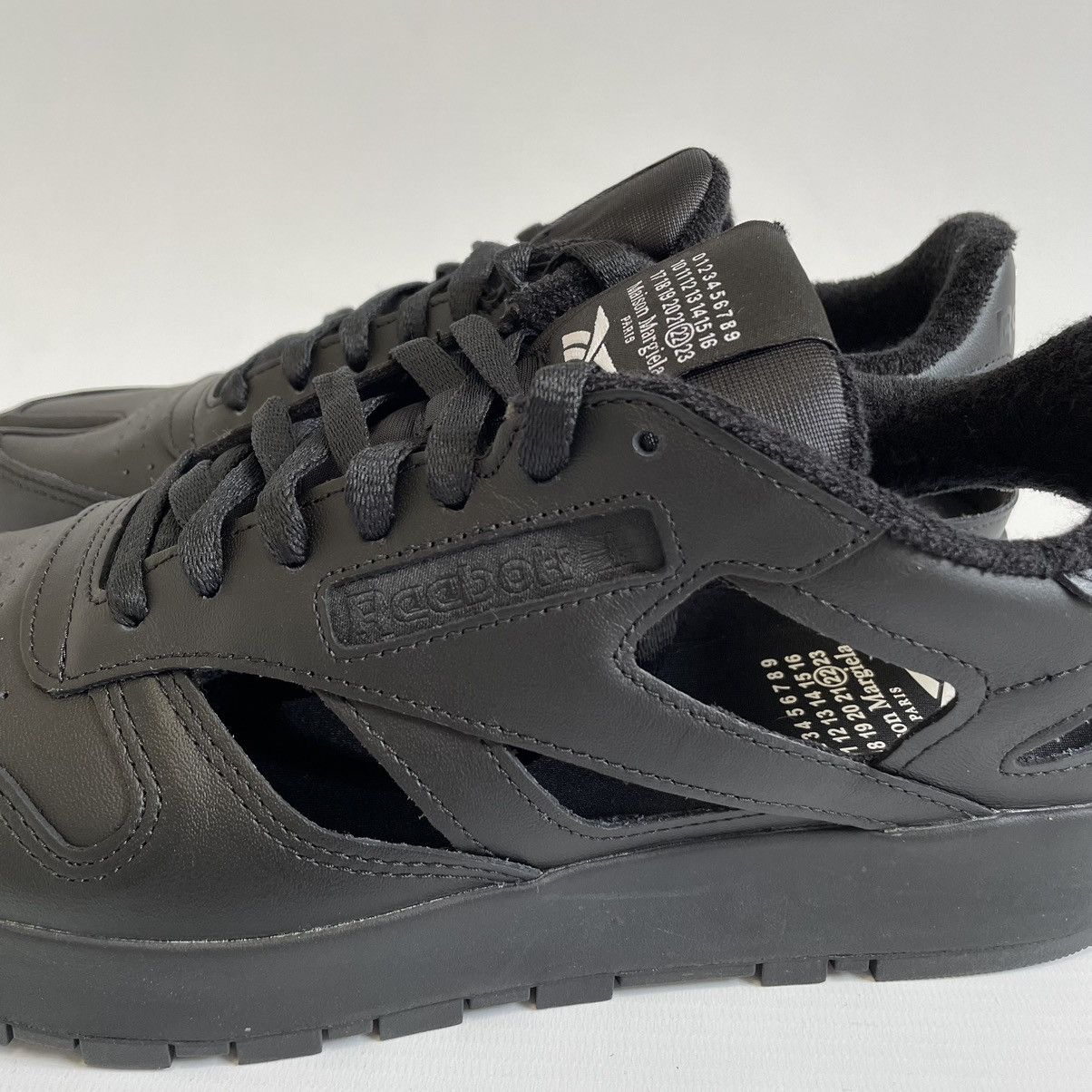 Maison Margiela × Reebok ‘Project 0 CL’ Tabi Cut Out Sneakers Size US 9 / IT 39 - 6 Thumbnail