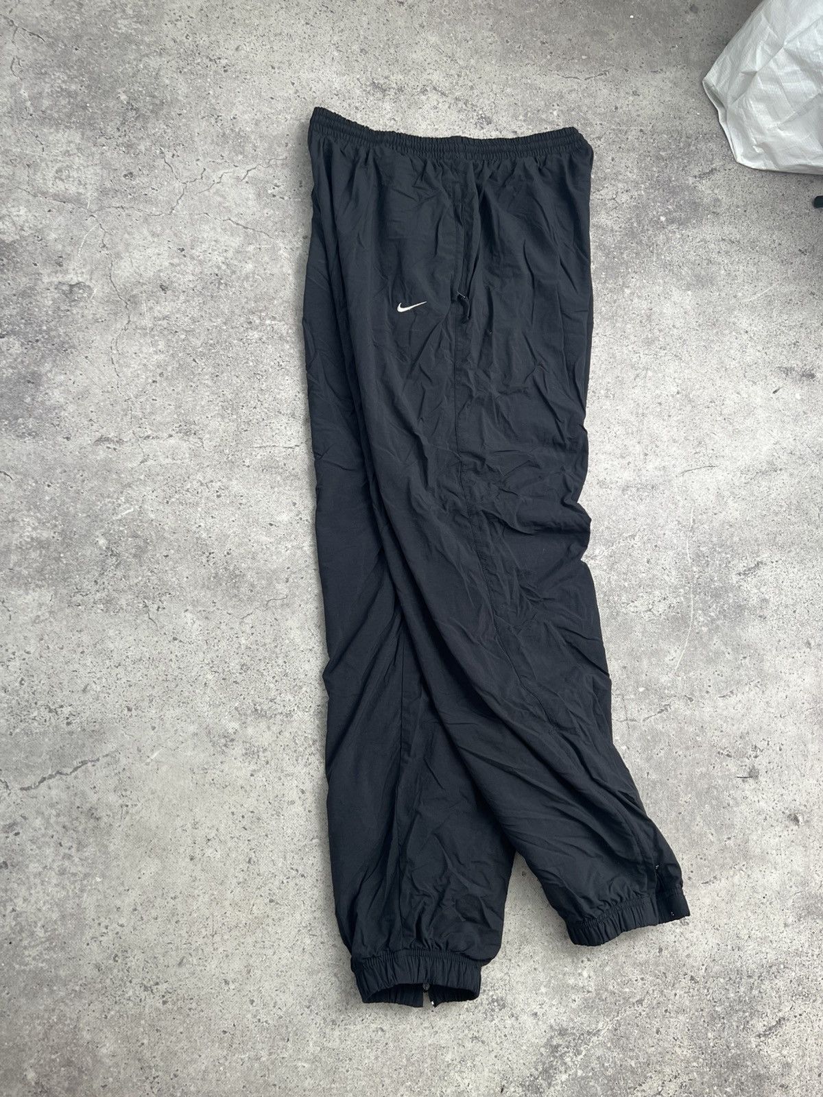Nike VINTAGE Y2K DRILL CARGO NIKE NYLON PANTS PARACHUTE Size US 34 / EU 50 - 2 Thumbnail