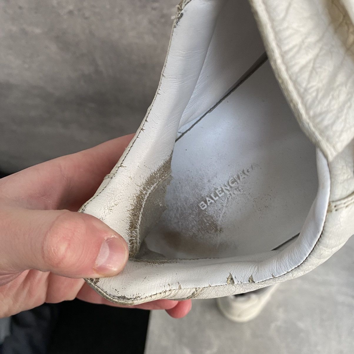 Balenciaga Balenciaga Arena Low White Cracked Leather Sneakers Size US 7 / EU 40 - 11 Thumbnail
