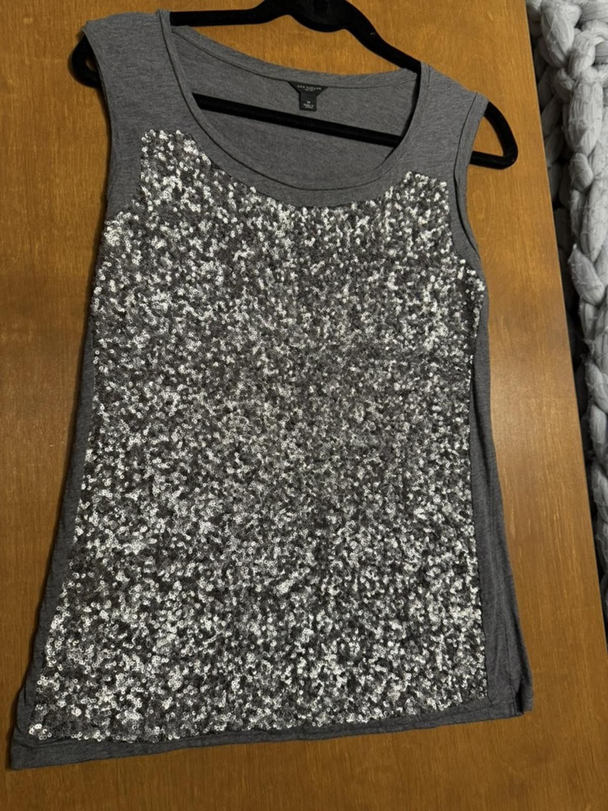 Ann Taylor Ann Taylor Gray Sleeveless Sequin Front Panel Top Medium Size M / US 6-8 / IT 42-44 - 2 Thumbnail