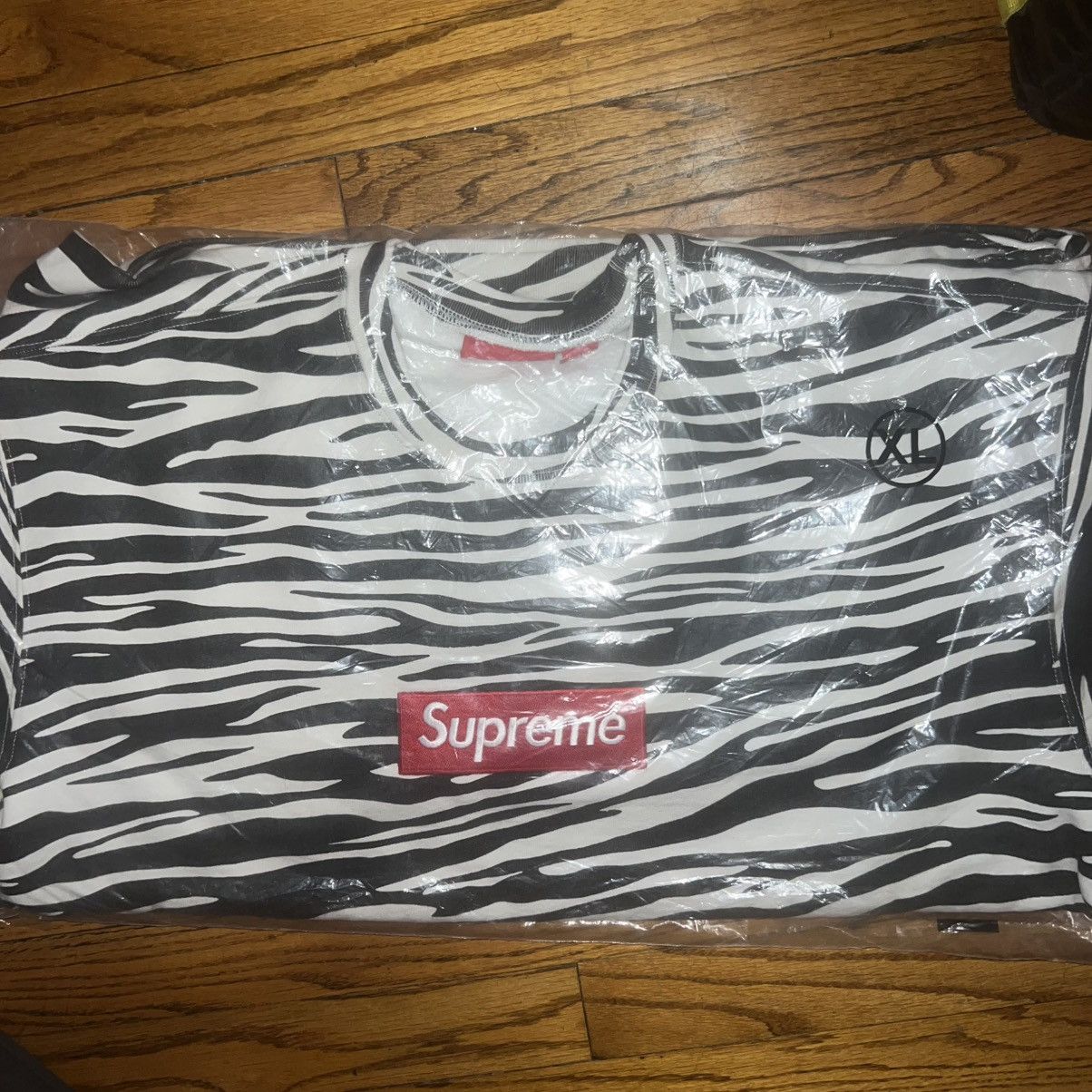 Supreme Supreme Box Logo Crewneck FW22 Zebra Size: XL Size US XL / EU 56 / 4 - 2 Thumbnail