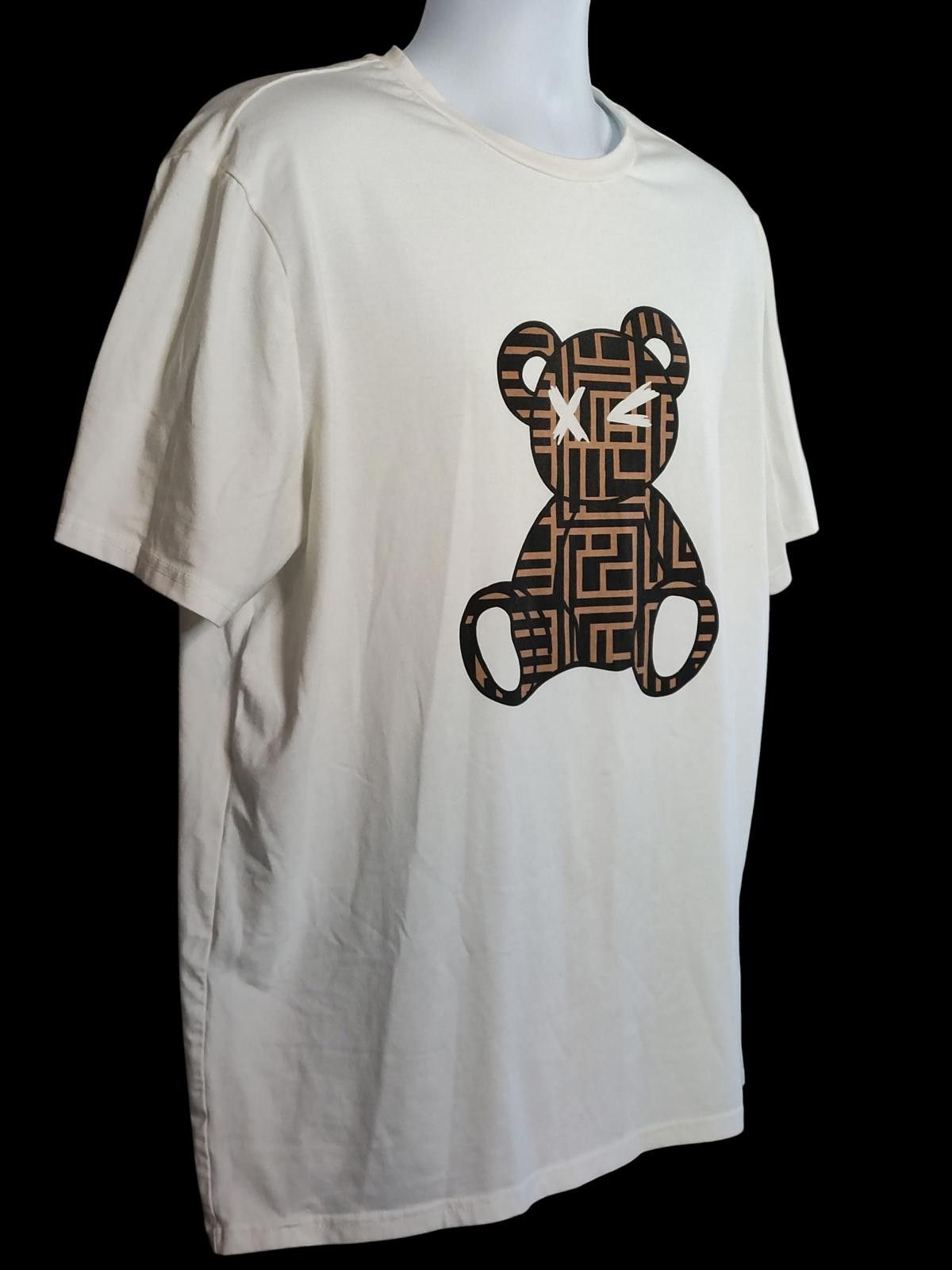 Shein SHEIN White Graphic Bear Print T-Shirt Size US XXL / EU 58 / 5 - 4 Thumbnail