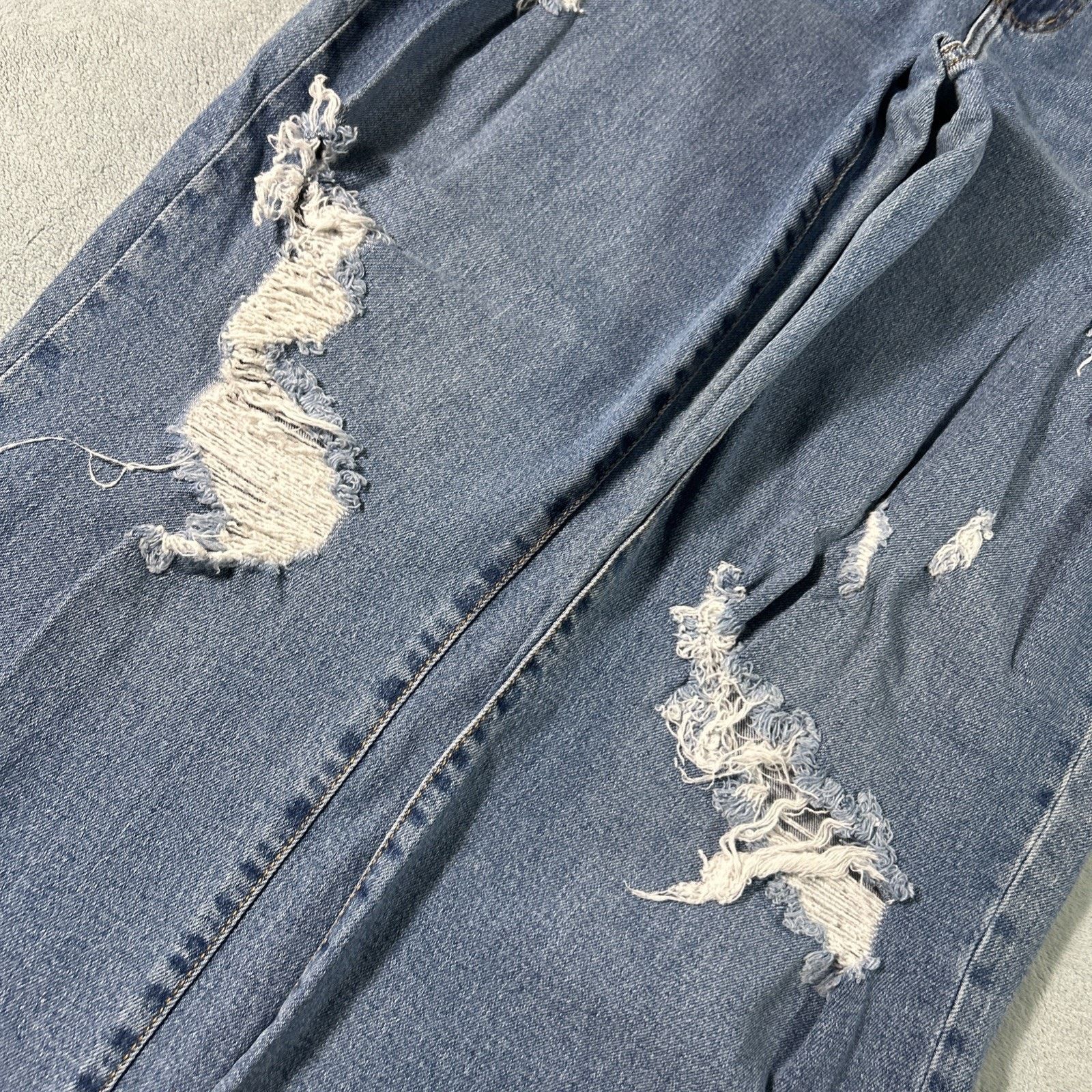 Levi's Beyond Baggy Distressed Ripped Jeans Womens 36x29 Raw Hem Size 36" / US 14 / IT 50 - 7 Thumbnail