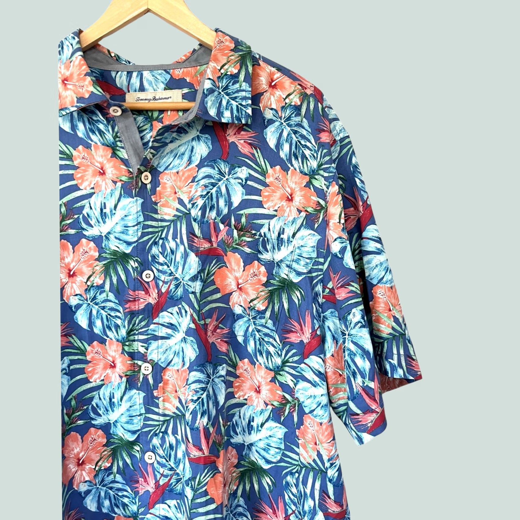 Tommy Bahama Tommy Bahama Men’s Silk Camp Short Sleeve Shirt XL Blue Hawaiian Tropical 100% Silk Button-Up" Size US XL / EU 56 / 4 - 1 Thumbnail