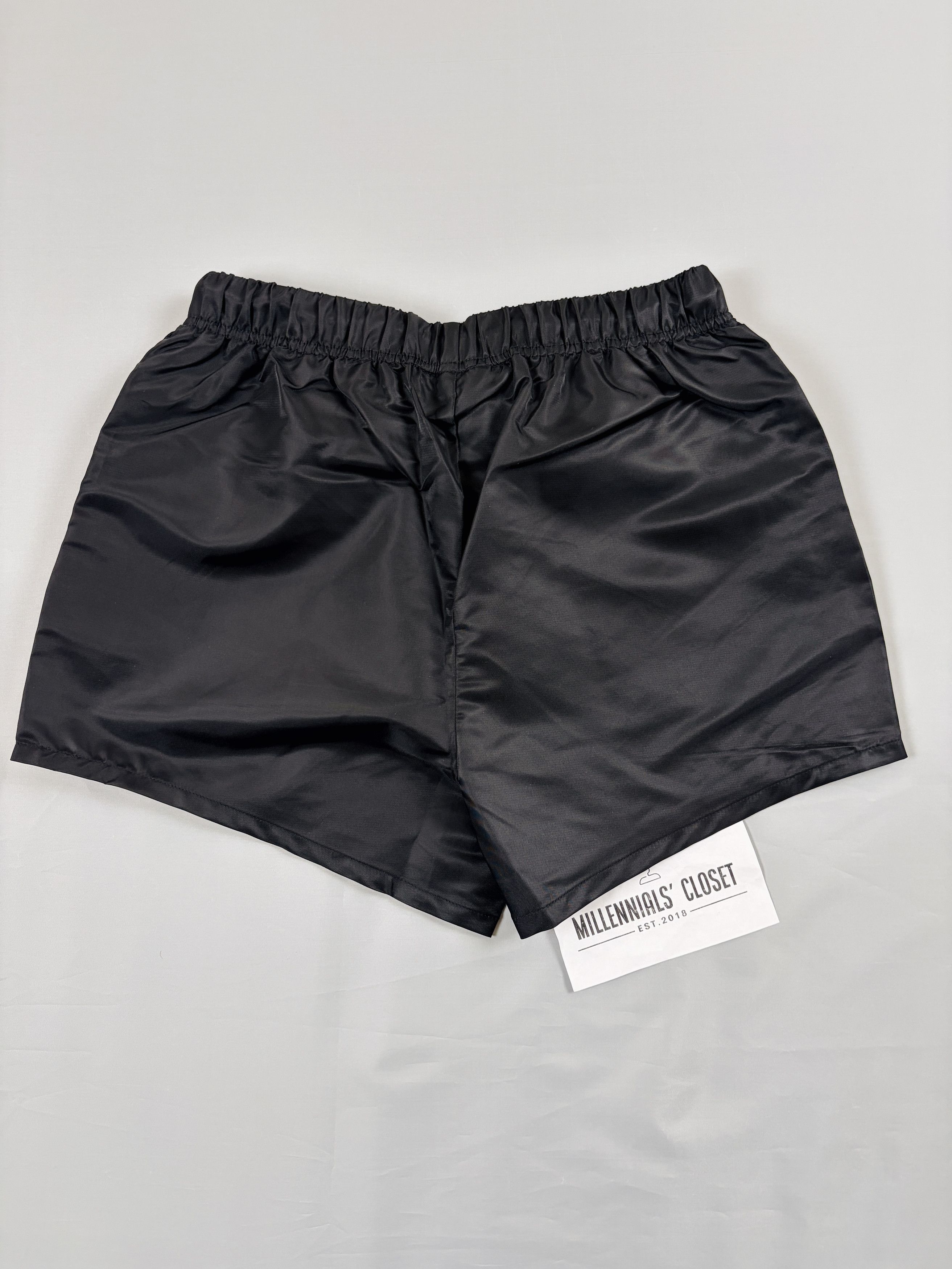 Essentials Fear of God Essentials Running Shorts Jet Black SS23 size XS Size US 30 / EU 46 - 2 Thumbnail