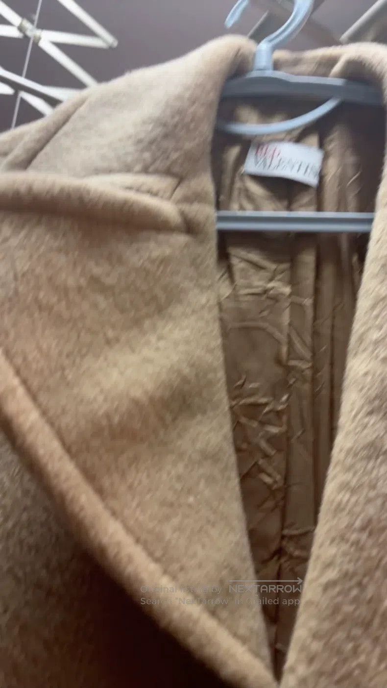 Valentino Valentino Large lapel coat Size M / US 6-8 / IT 42-44 - 1 Thumbnail