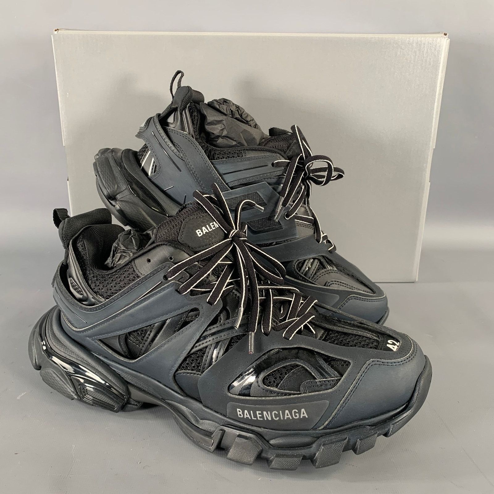 Balenciaga BALENCIAGA Size 9 Black Navy Runner Sneakers Size US 9 / EU 42 - 6 Thumbnail