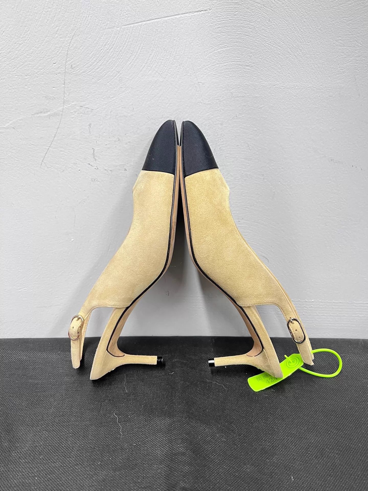 Chanel Chanel CC Logo Cream Black Suede Heels 38.5 Perfect Size US 8 / IT 38 - 6 Thumbnail