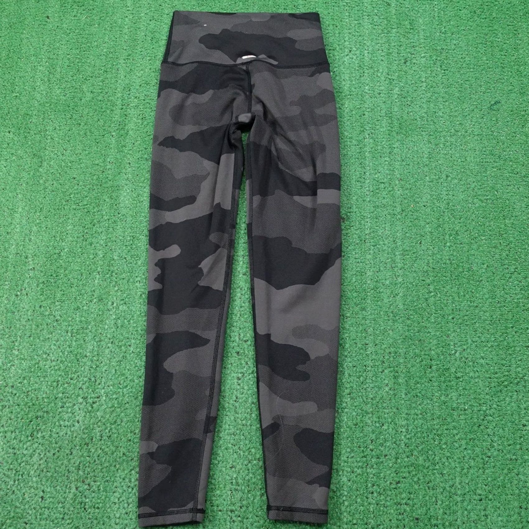 Vintage Aerie Womens S Gray Camo Ankle High Rise CHILL. PLAY. MOVE. Gym & Training Yoga Leggings Size 28" / US 6 / IT 42 - 4 Thumbnail