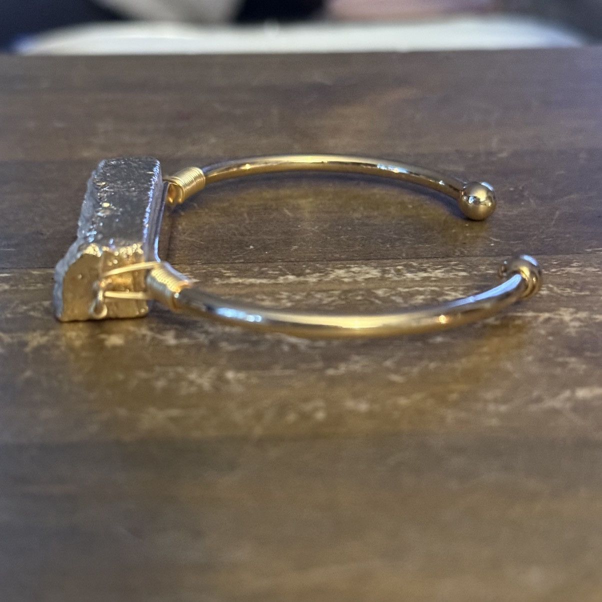 Other Gold tone white druzy cuff bangle bracelet Size ONE SIZE - 8 Thumbnail