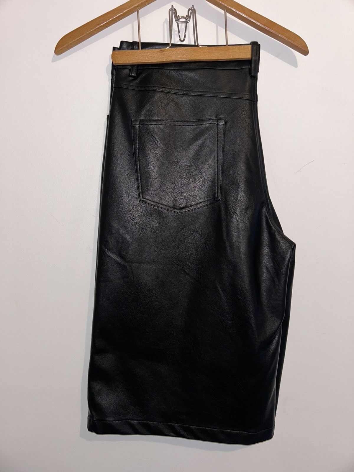 Other Hidden Season black leather baggy shorts Size US 34 / EU 50 - 7 Thumbnail