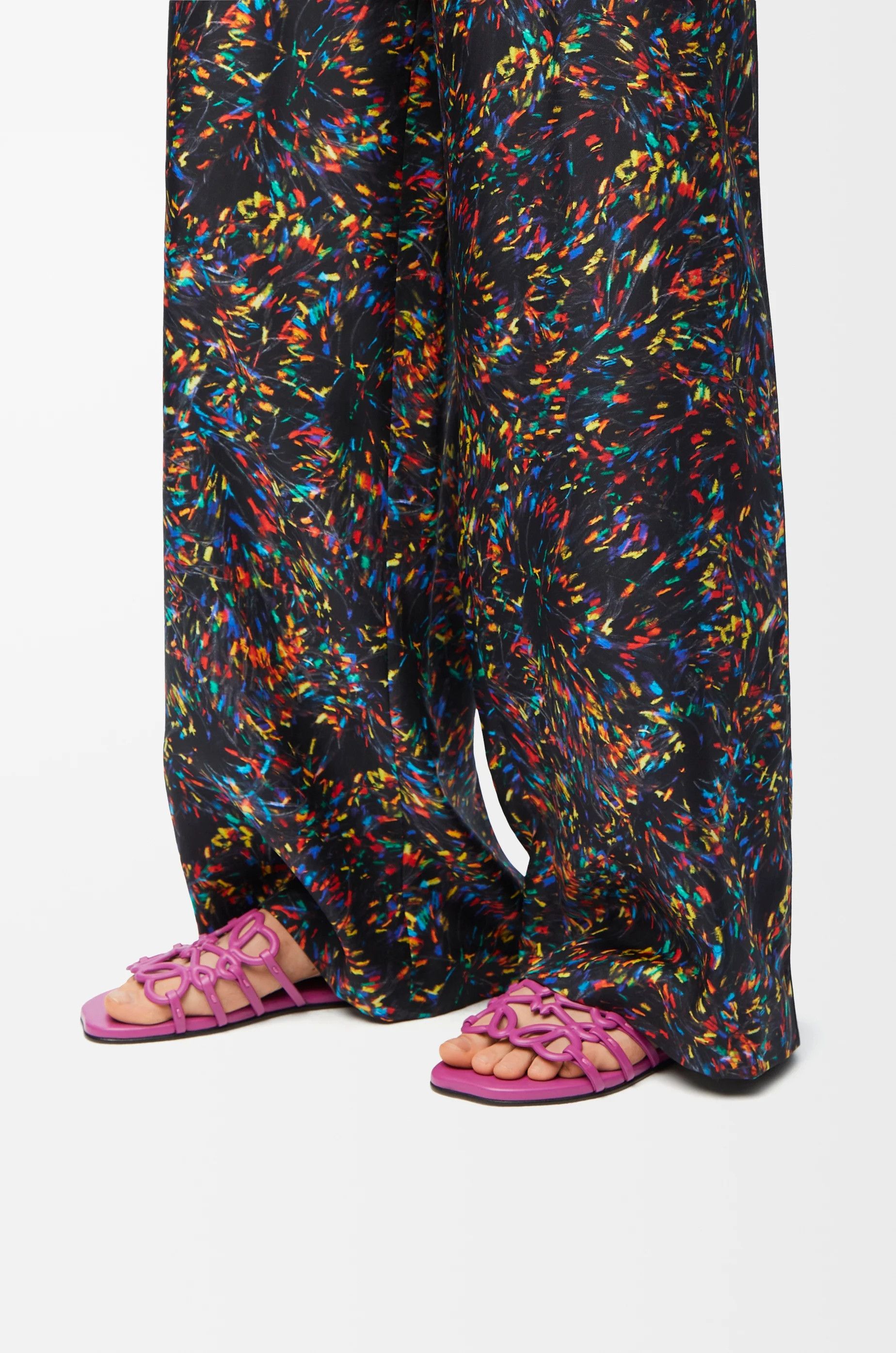 Loewe o1in1g0426 Petal Anagram Slides in Fuchsia Size US 8 / IT 38 - 2 Thumbnail