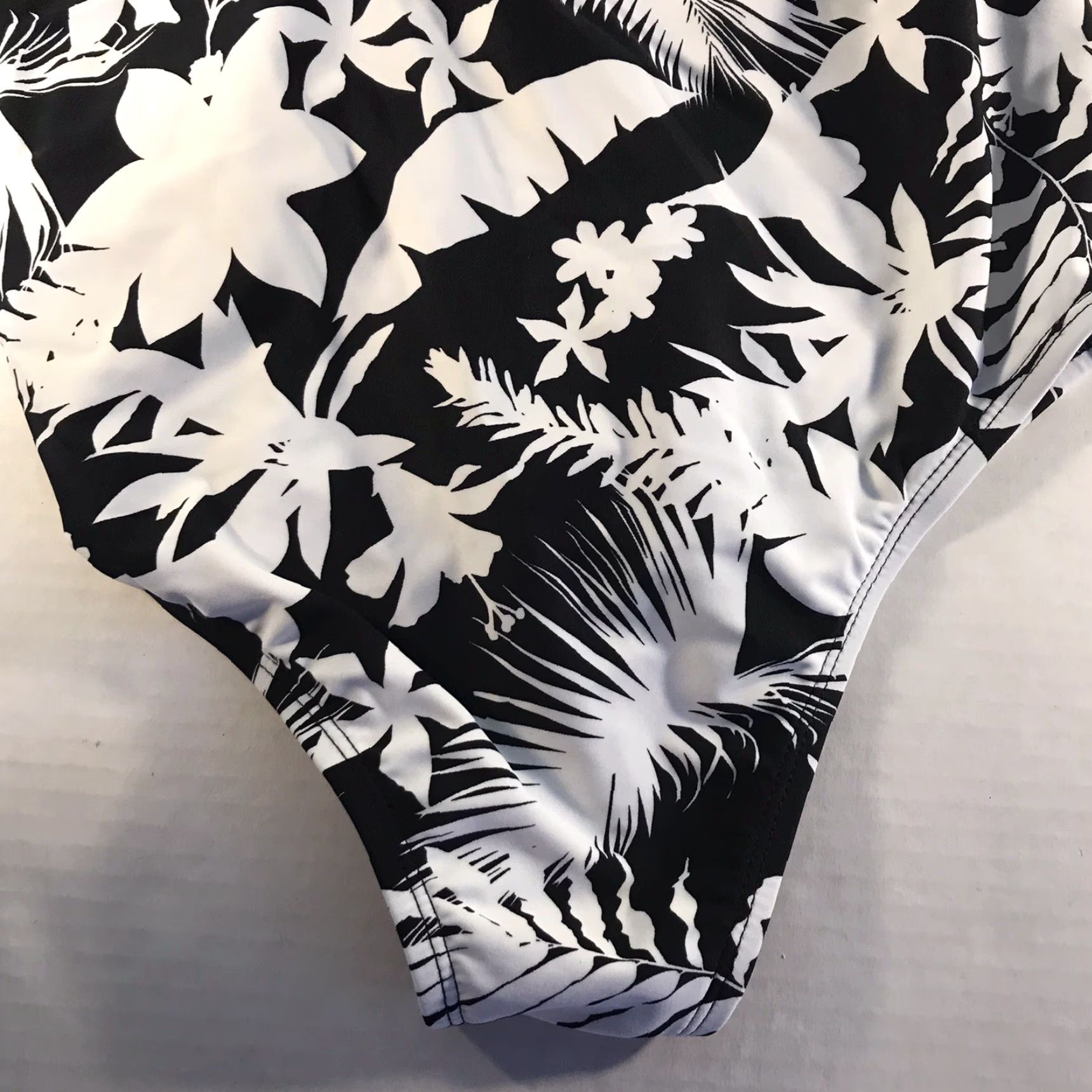Vintage Bleu Rod Beattie Black/White Floral One Piece Backless Swimsuit Womens Size 12 Size ONE SIZE - 3 Thumbnail