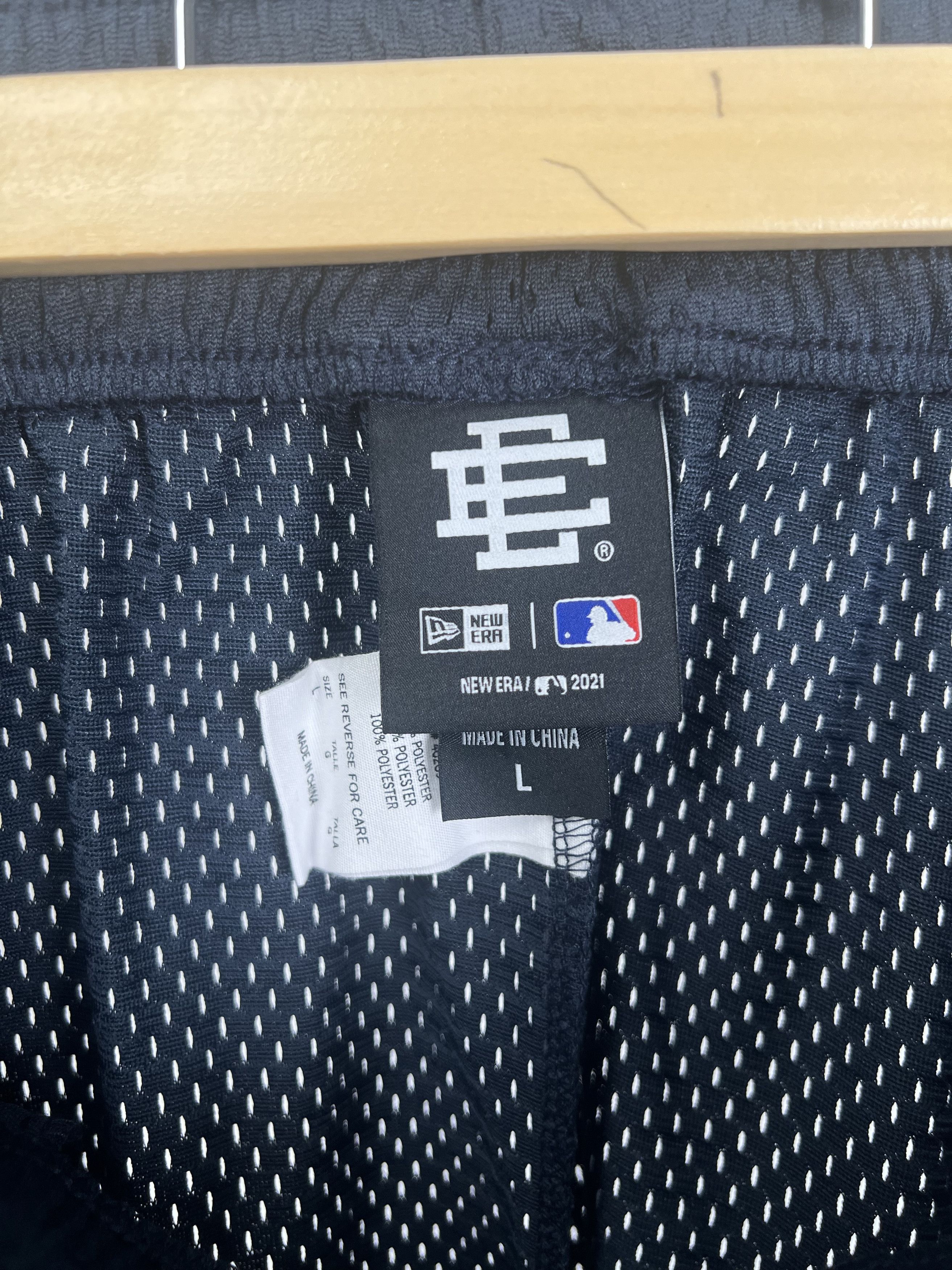 Eric Emanuel × New Era Brand New EE Basic Short New York Yankees Size L Size US 34 / EU 50 - 5 Thumbnail