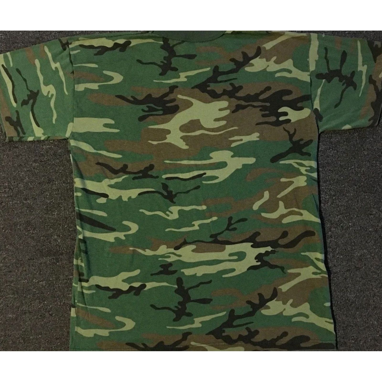 Vintage VINTAGE Faded Camo Shirt SINGLE STITCH Men’s T-Shirt L USA Army Grunge 90s PFU PE Biker Skate Punk Rock College Military Military USA All Over Print Size US L / EU 52-54 / 3 - 5 Thumbnail