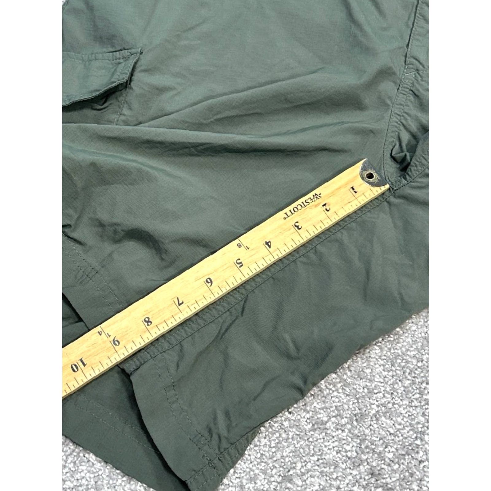 Vintage Columbia Shorts Mens 40 Green Lightweight Ripstop Cargo 9" Cargo Mens 40 Green Lightweight Ripstop 9" Size US 40 / EU 56 - 2 Thumbnail