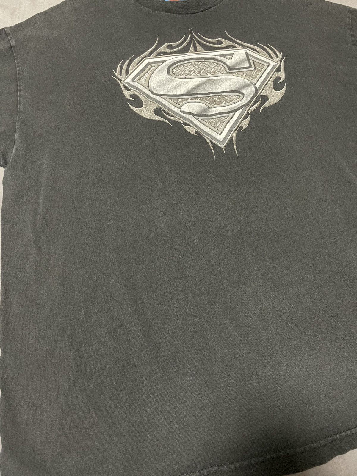 DC Comics × Vintage RARE ⛓️🦹🏼‍♂️Y2K Superman Tribal Steel Flames Tee Size US XXL / EU 58 / 5 - 5 Thumbnail