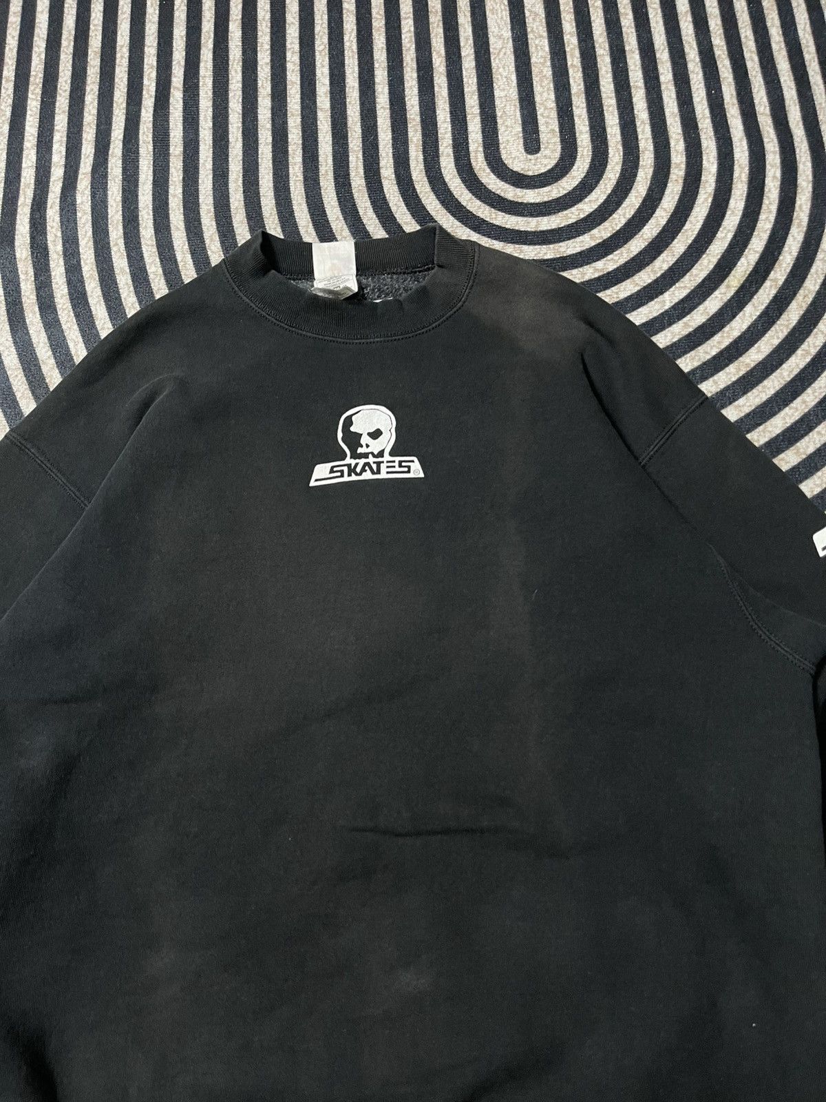 Fruit Of The Loom 90s OG SKULL SKATES SKATEBOARD SWEATSHIRT SUN FADED Size US XL / EU 56 / 4 - 5 Thumbnail