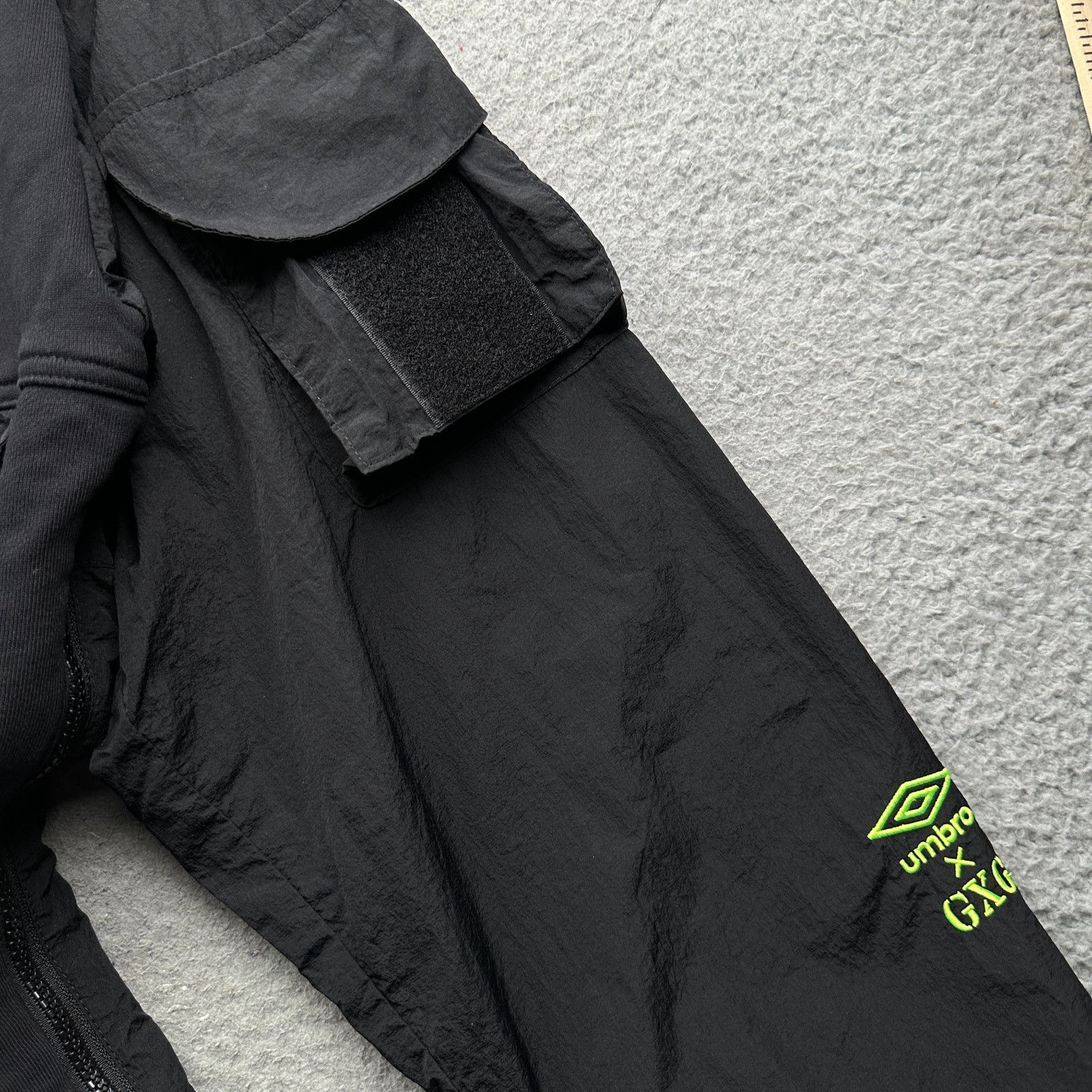 Umbro Umbro x GXG Sweatshirt Men M Shoulder Pocket Black Neon Logo Size US M / EU 48-50 / 2 - 10 Thumbnail