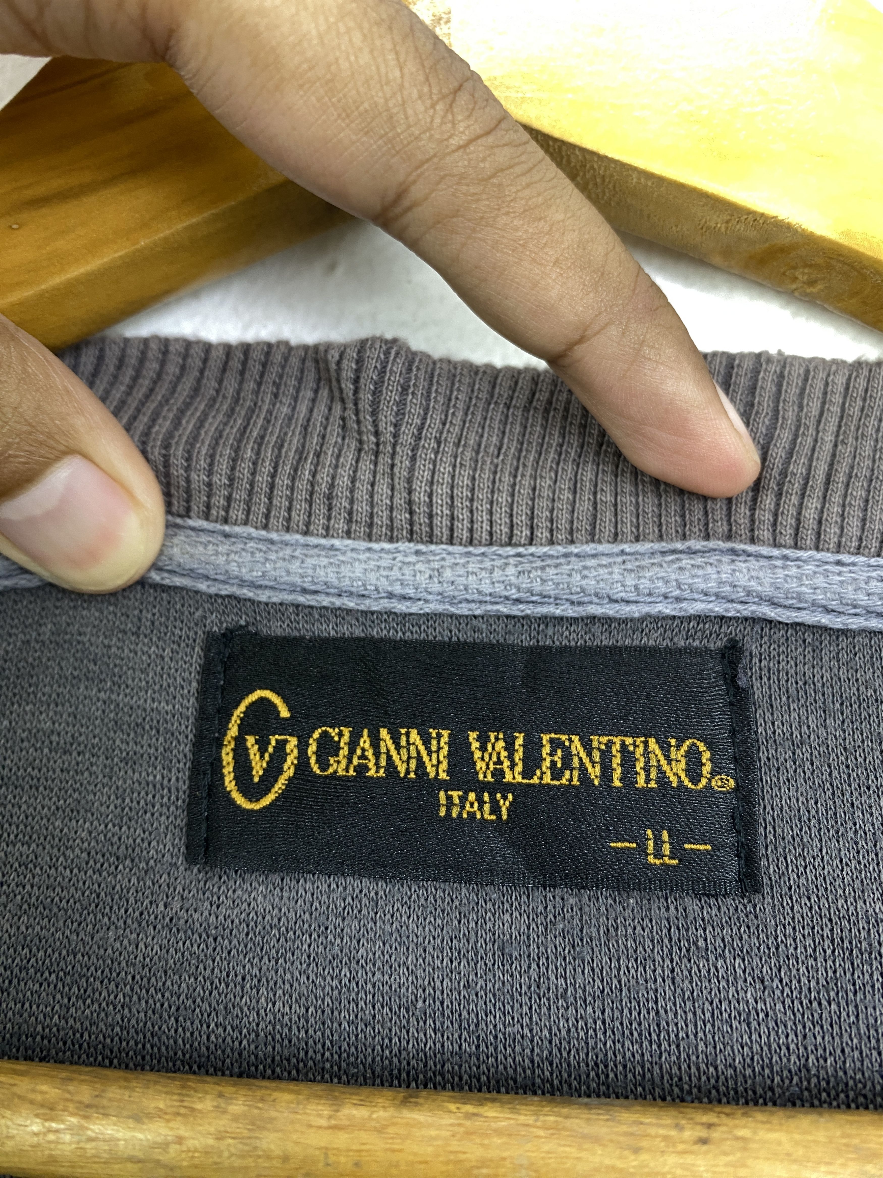 Gianni Valentino Vintage Gianni Valentino Faded Sweatshirt SH0204 Size US XL / EU 56 / 4 - 7 Thumbnail
