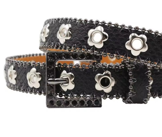 Vintage The beads and the rivets black lux belts Size ONE SIZE - 2 Thumbnail