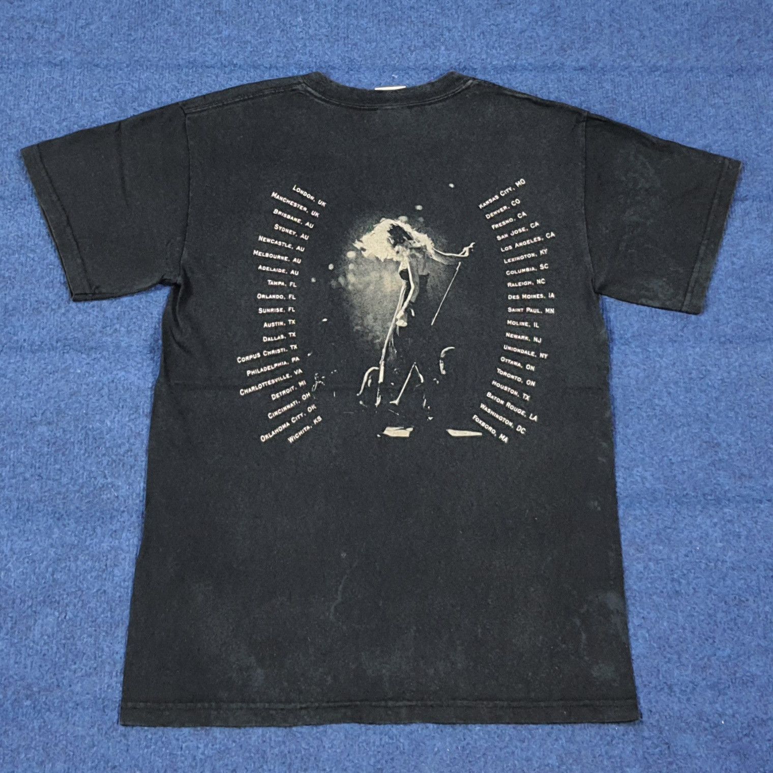 Vintage Vintage Taylor Swift World Tour Tshirt C285N66 Size US S / EU 44-46 / 1 - 4 Thumbnail