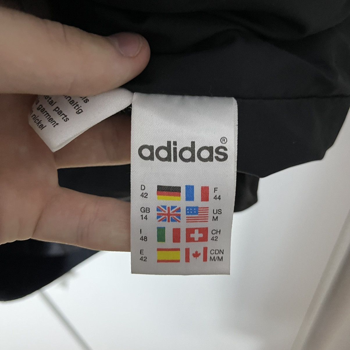 Adidas Vintage Adidas Quilted Cropped Black Vest Streetwear Y2K Size M / US 6-8 / IT 42-44 - 6 Thumbnail