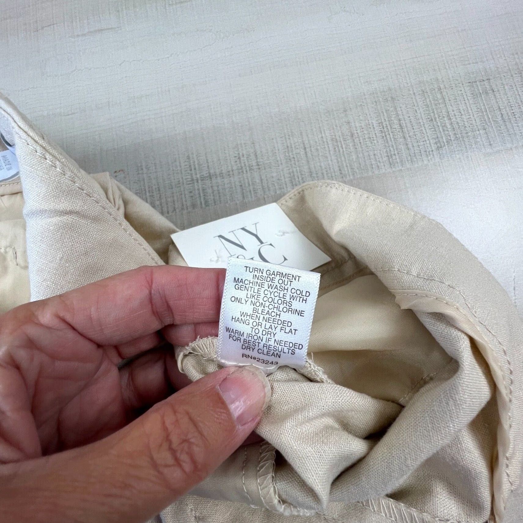 Vintage New York & Company Women's Beige Capri Pants 18 Mid Rise Stretch Linen Blend Summer Size 40" / US 18 - 6 Thumbnail