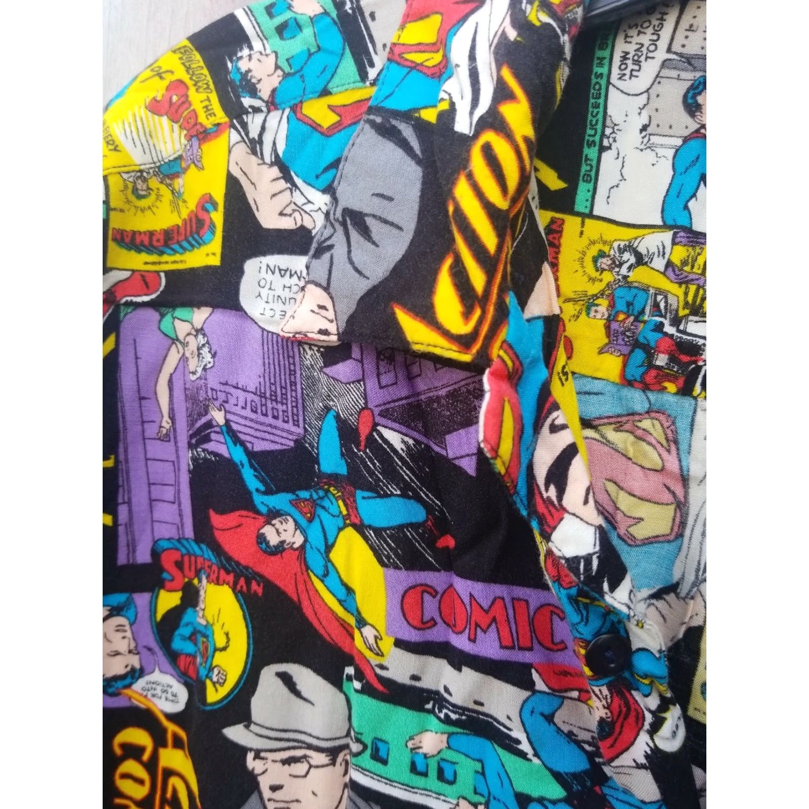 Vintage VINTAGE Warner Bros. Superman Action Comics Shirt Size medium 100% Rayon Mens Button-Up Short Sleeve Black Comics Shirt Size US M / EU 48-50 / 2 - 3 Thumbnail
