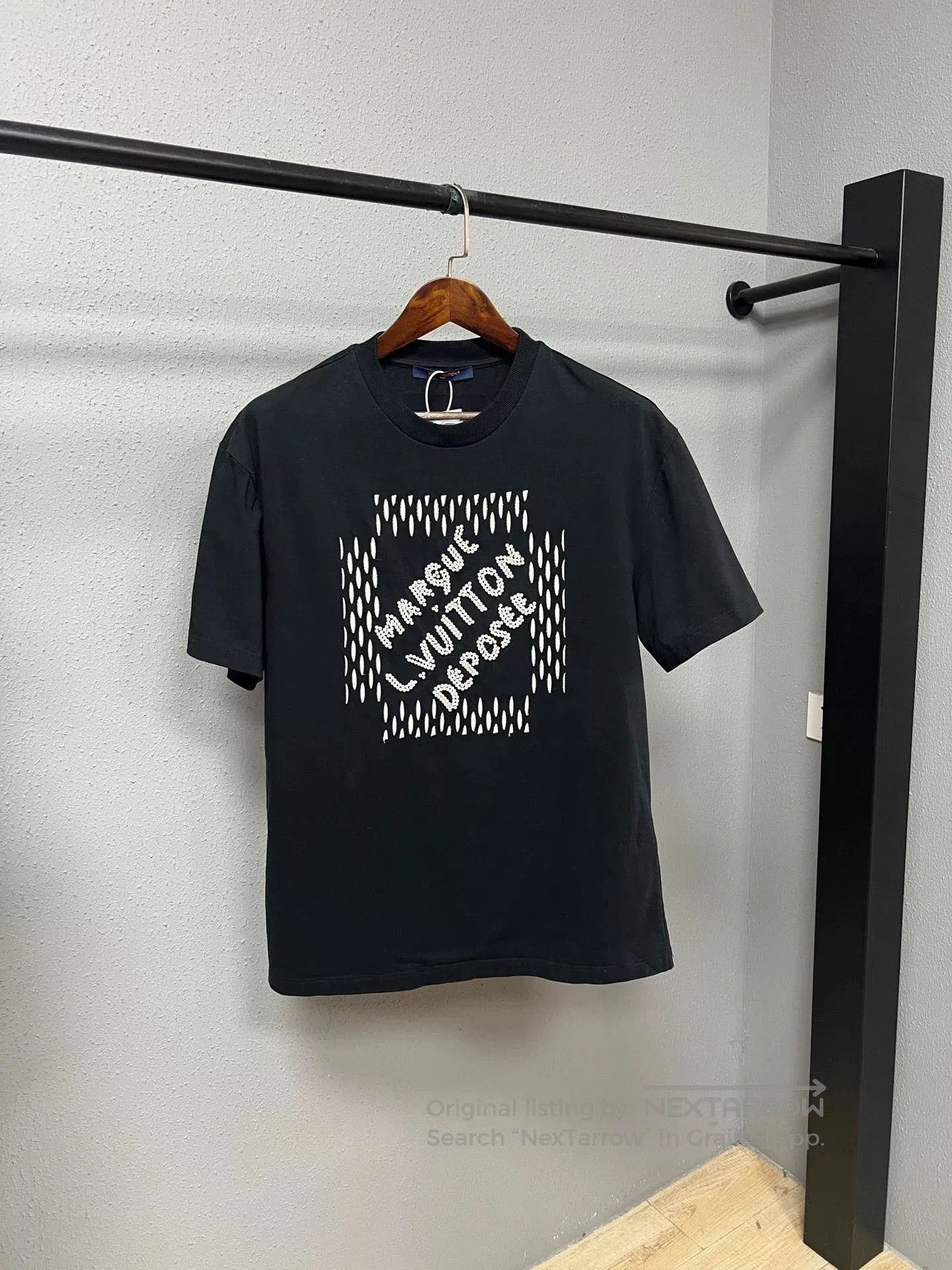 Louis Vuitton black short sleeve embroidered t-shirt. Size US L / EU 52-54 / 3 - 1 Thumbnail