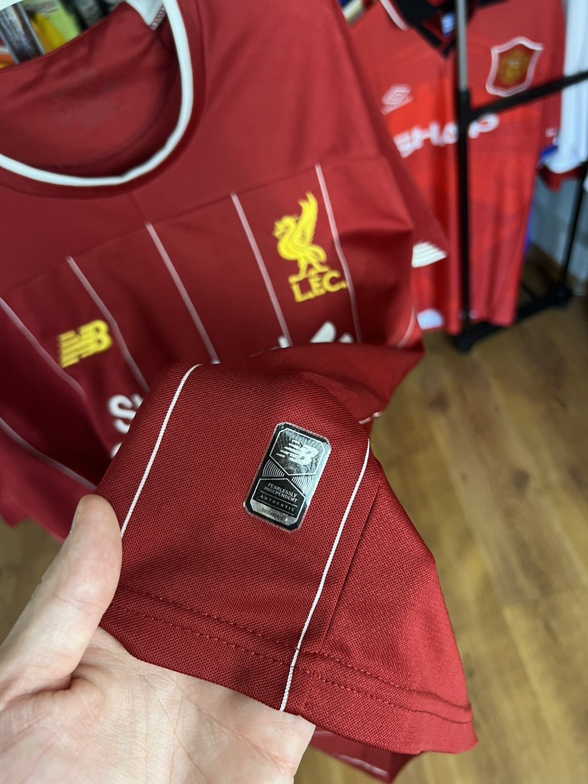 New Balance Soccer Jersey Liverpool 2019/20 Salah #11 Size US L / EU 52-54 / 3 - 6 Thumbnail