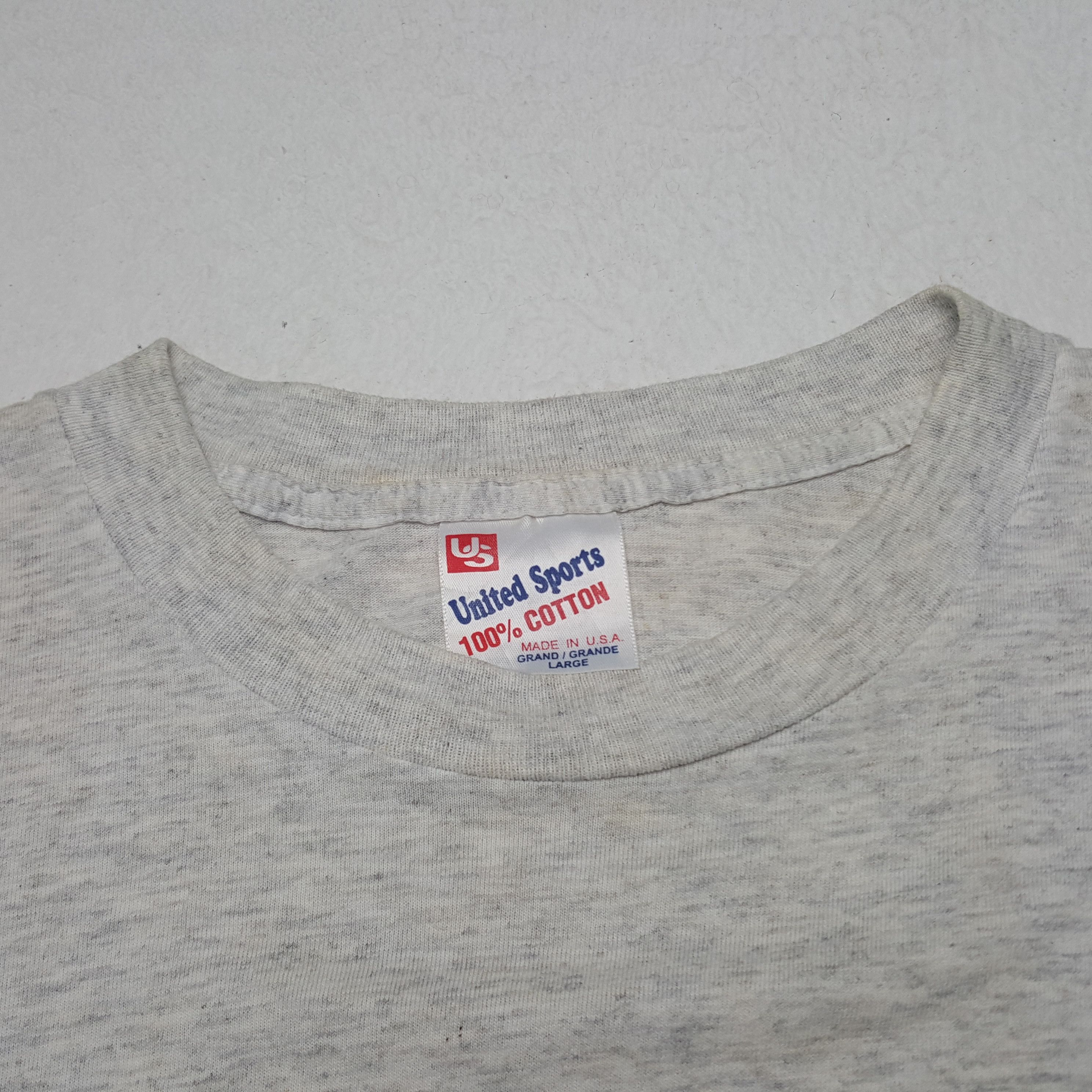 Vintage Vintage Volvo Classic Car Sportwear Tshirt Size US M / EU 48-50 / 2 - 5 Thumbnail