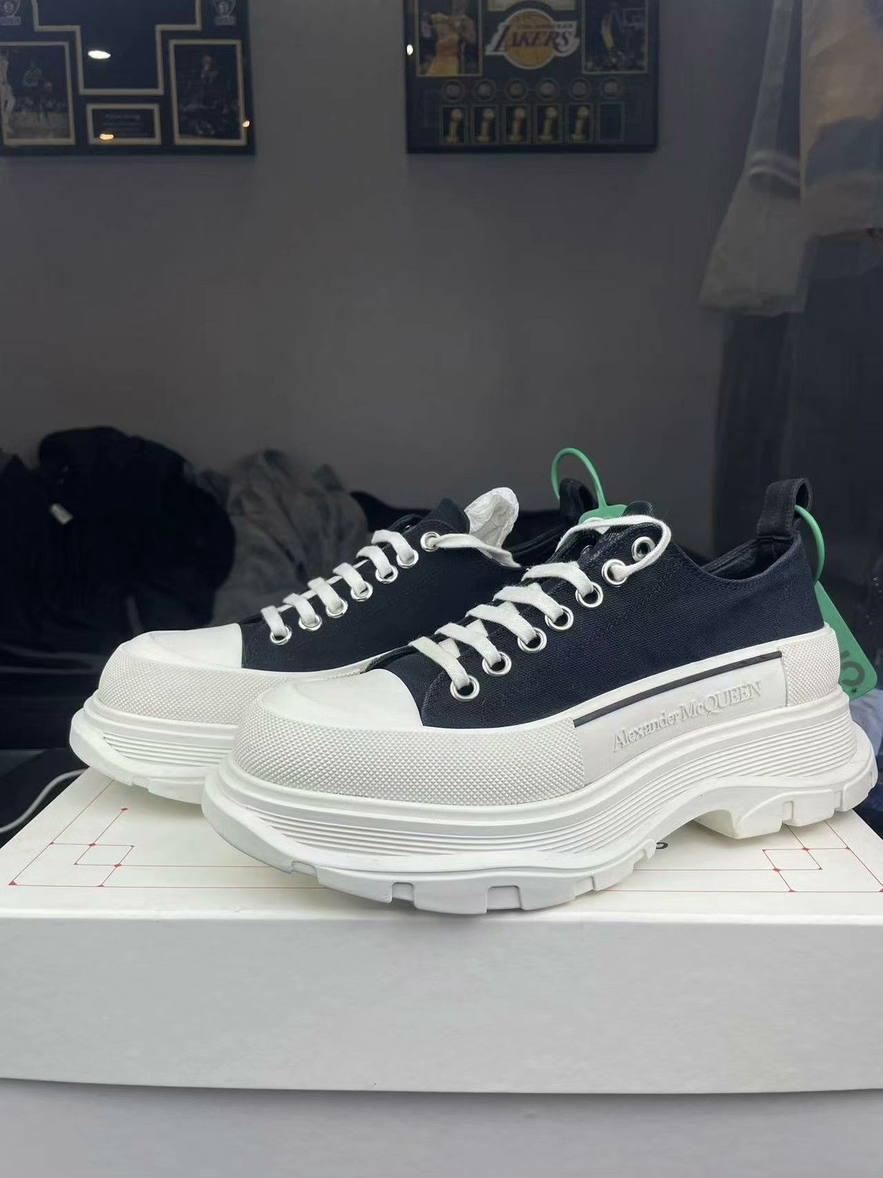 Alexander McQueen Alexander McQueen Lowtop Sneakers 41 Men Size US 8.5 / EU 41-42 - 1 Thumbnail