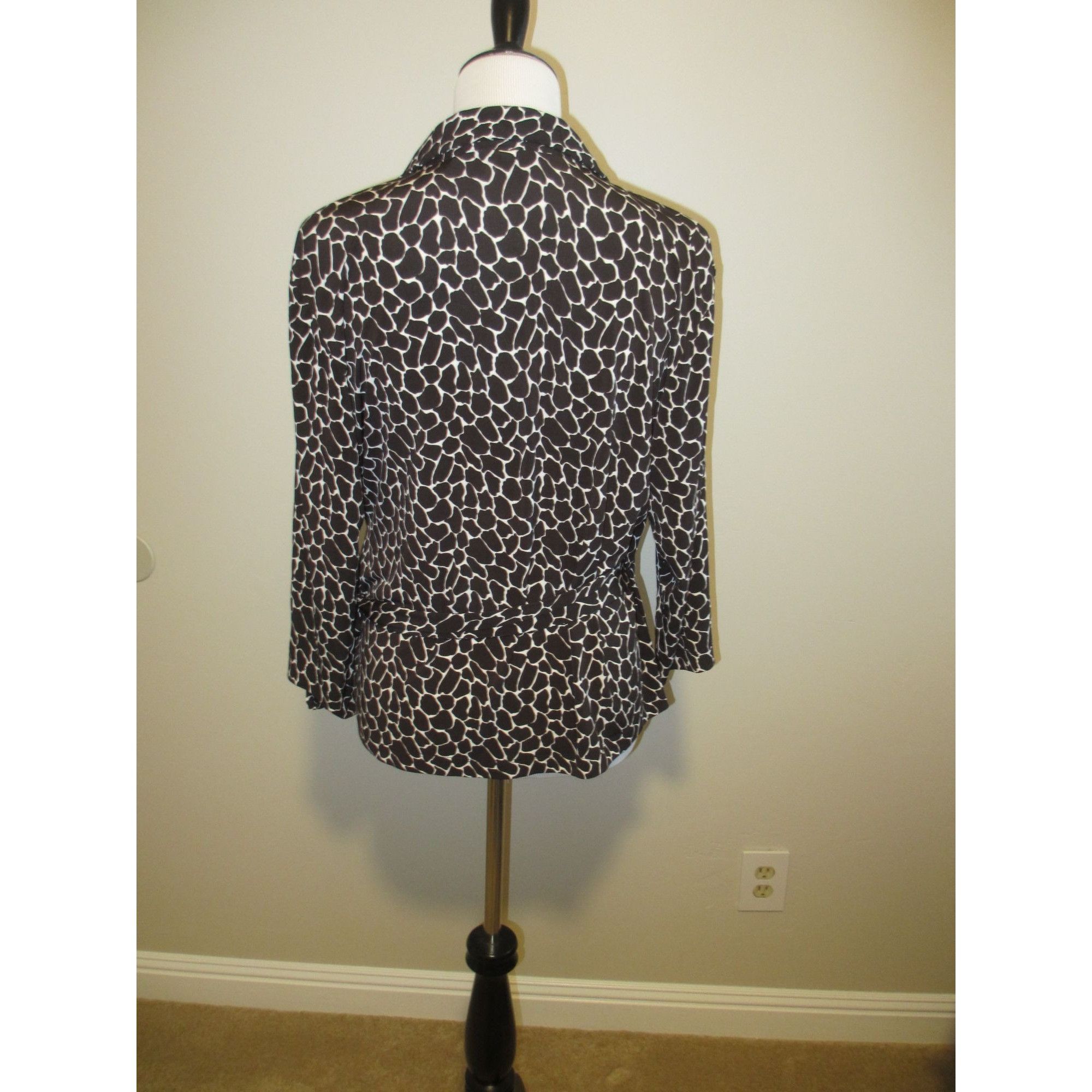 Chicos Chicos Black & White Animal Print Wrap Top Blouse Size 2 Pol Size XS / US 0-2 / IT 36-38 - 2 Thumbnail