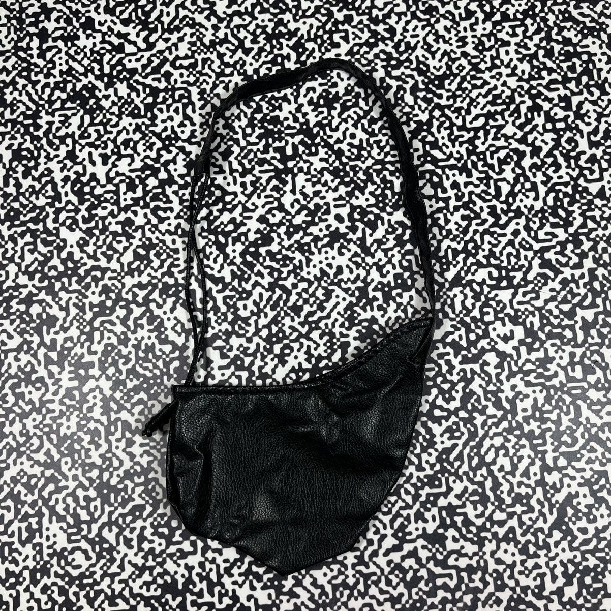 Japanese Brand Vintage Y2K Japanese Crossbody Bag Opium Style Size ONE SIZE - 1 Thumbnail