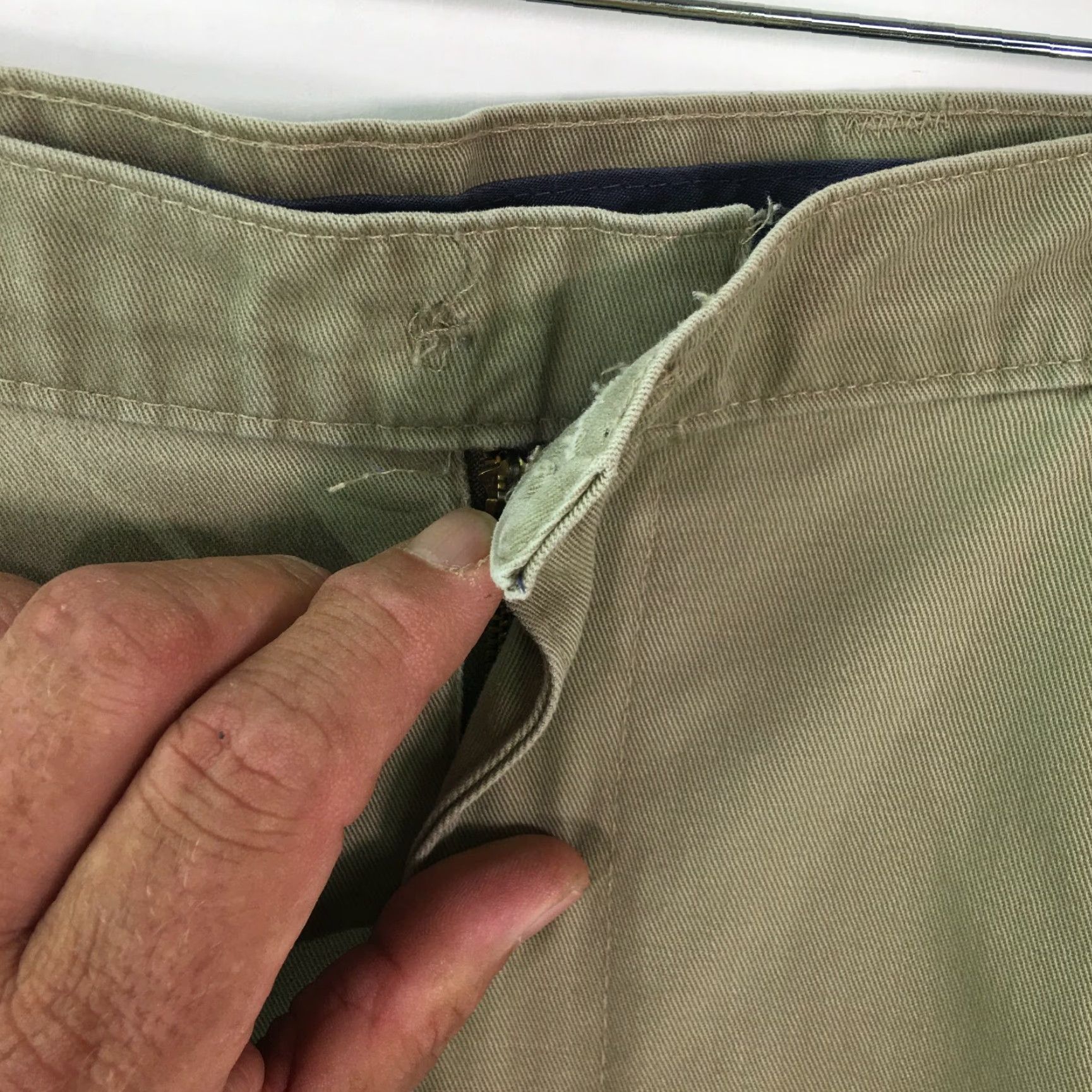 Dockers DOCKERS Dress Pants Beige 42x30 Flat Front High Rise Classic 100% Cotton Men Pants Signature Khaki Size US 42 / EU 58 - 6 Thumbnail