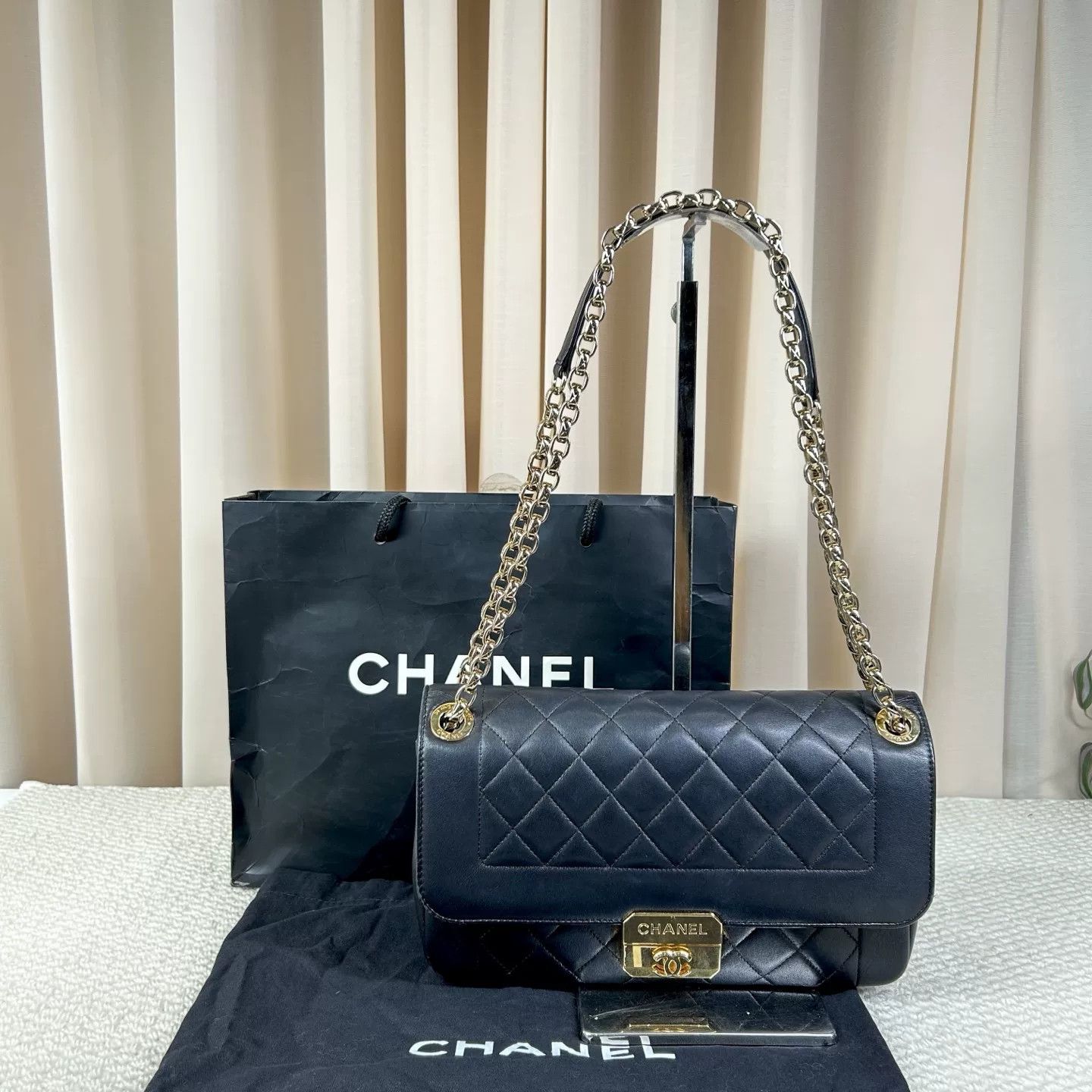 Chanel Pre-loved Bag Very good condition Size ONE SIZE - 1 Thumbnail