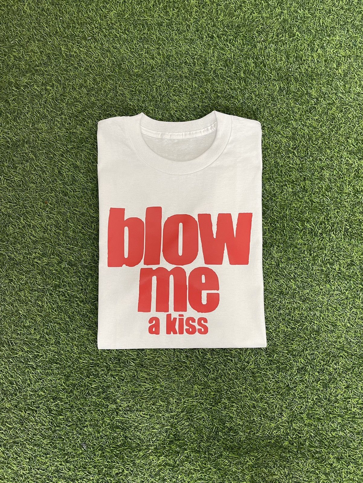 Vintage BLOW ME A KISS TSHIRT Size US XL / EU 56 / 4 - 1 Preview