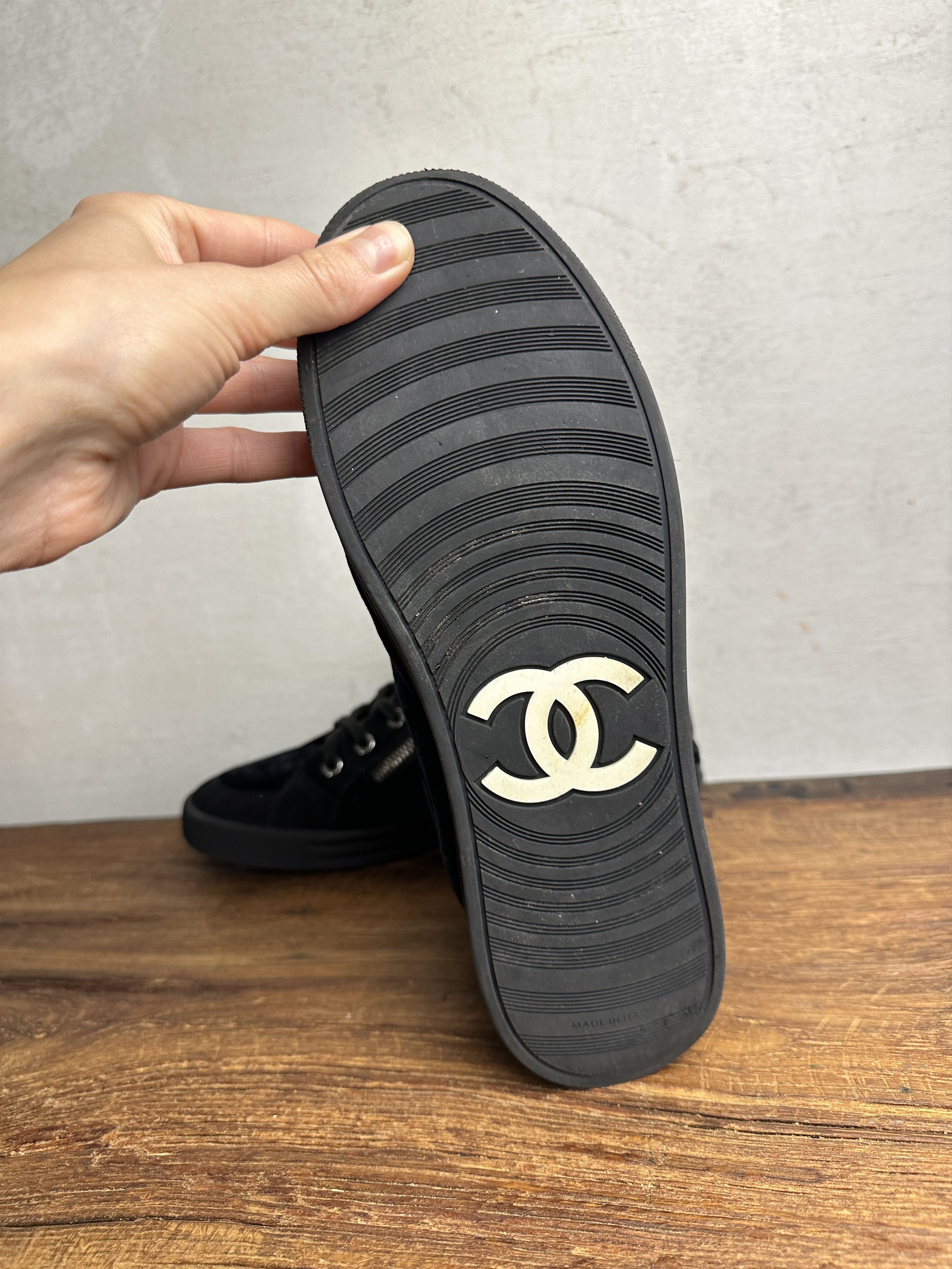 Chanel Chanel Velvet Pearl Logo Sneakers Size US 9 / IT 39 - 9 Thumbnail