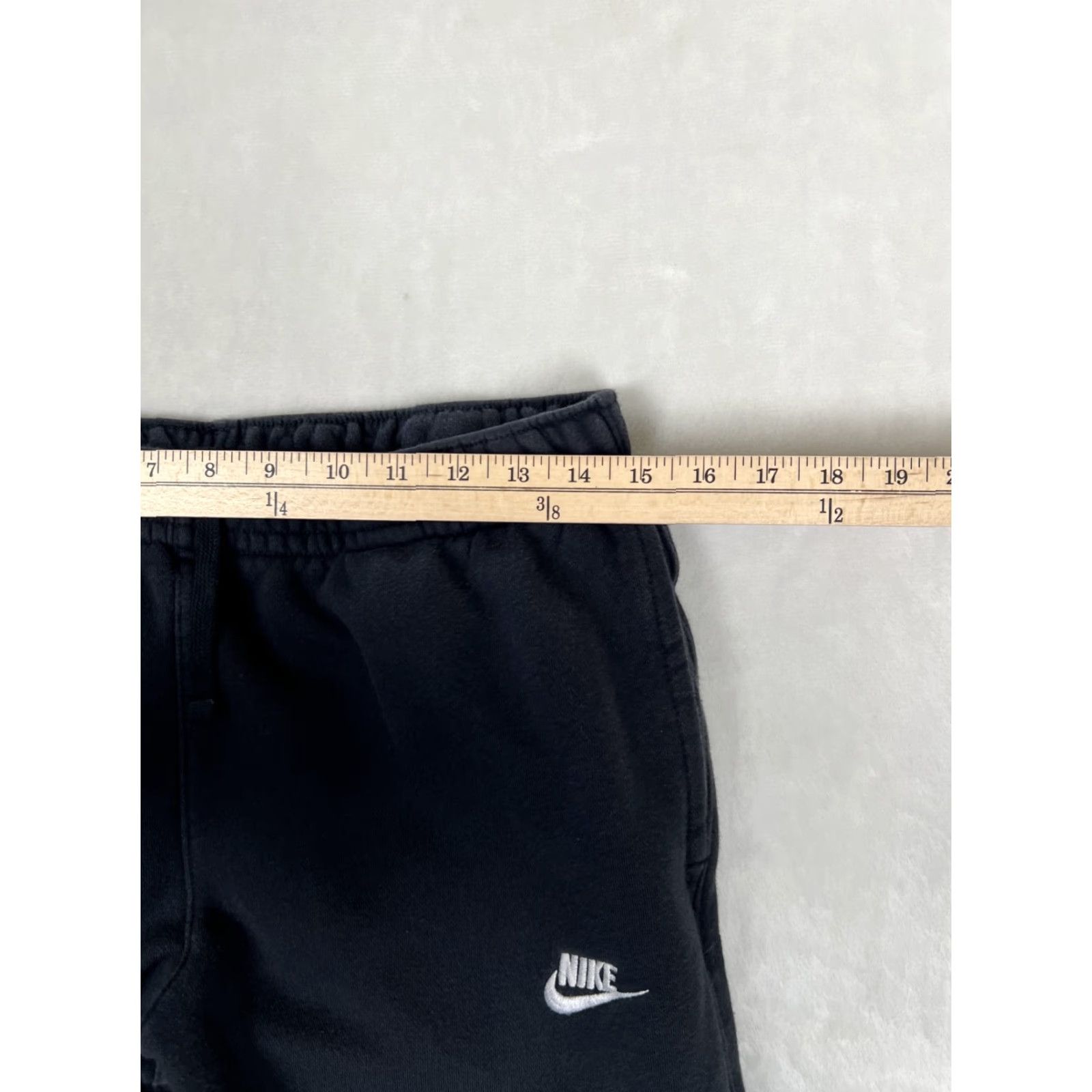 Nike Nike Jogger Pants Women’s Medium Black Cuffed Fleece Tapered Inseam 30 in Activewear Logo Pockets Winter Fall Spring Athleisure Sports Gym & Training Size 32" / US 10 / IT 46 - 4 Thumbnail