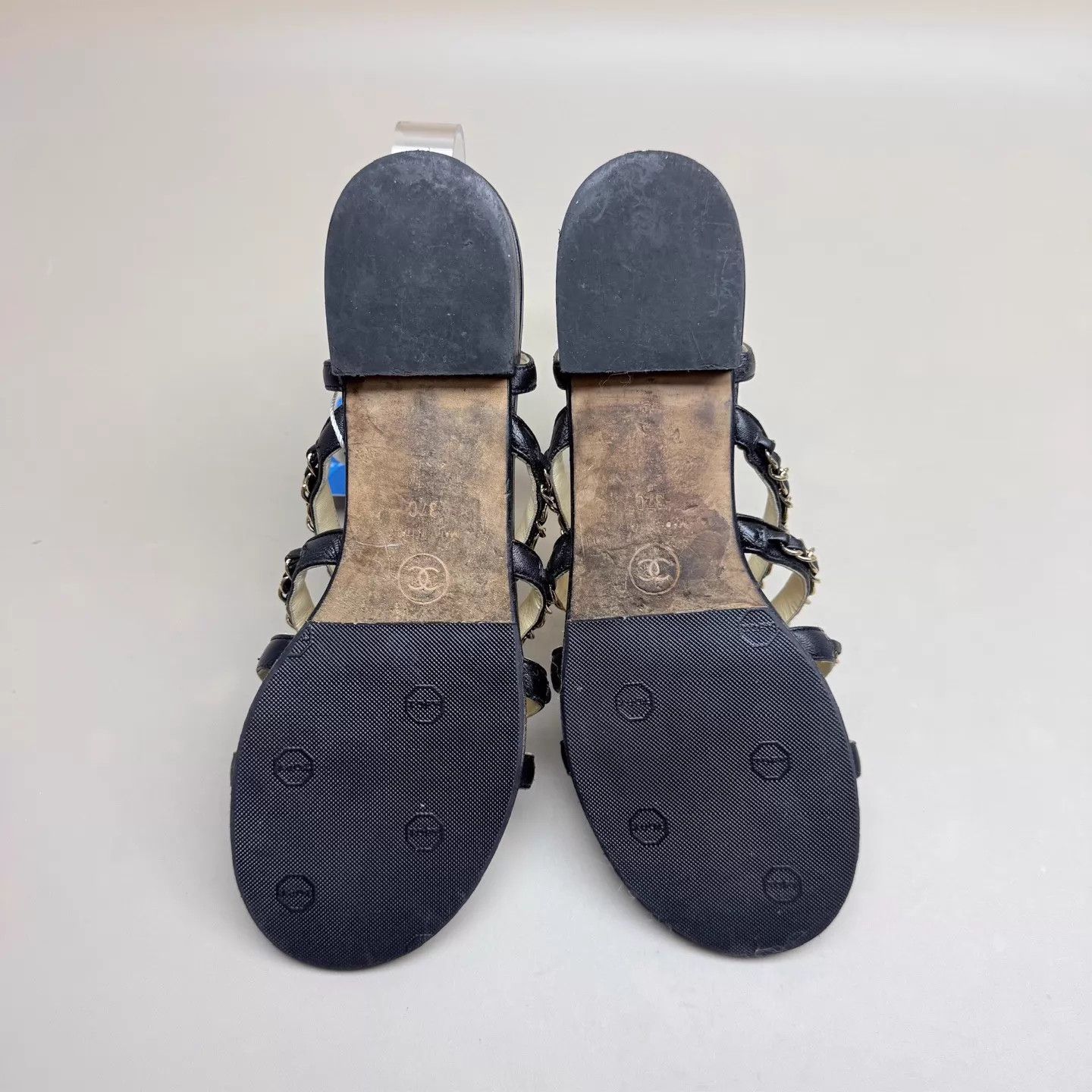 Chanel CHANEL Black & Gold Chain CC Sandals Size 37 95 New Size US 6.5 / IT 36.5 - 6 Thumbnail