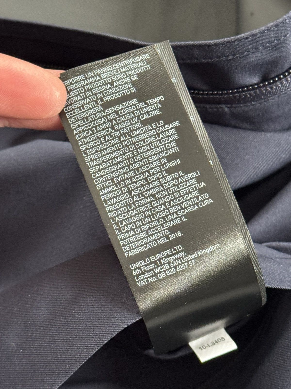 Uniqlo Uniqlo L/size waterproof windbreaker light jacket outdoor Size L / US 10 / IT 46 - 11 Thumbnail