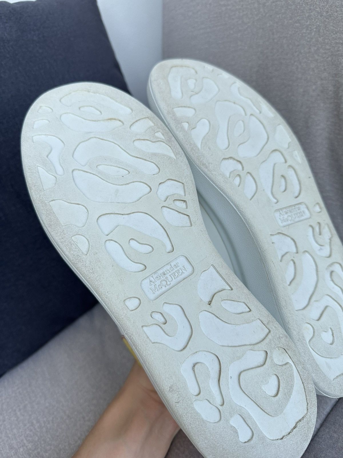 Alexander McQueen Alexander Mcqueen White Oversize Sneakers RRP - 750$ Size US 7 / EU 40 - 8 Thumbnail