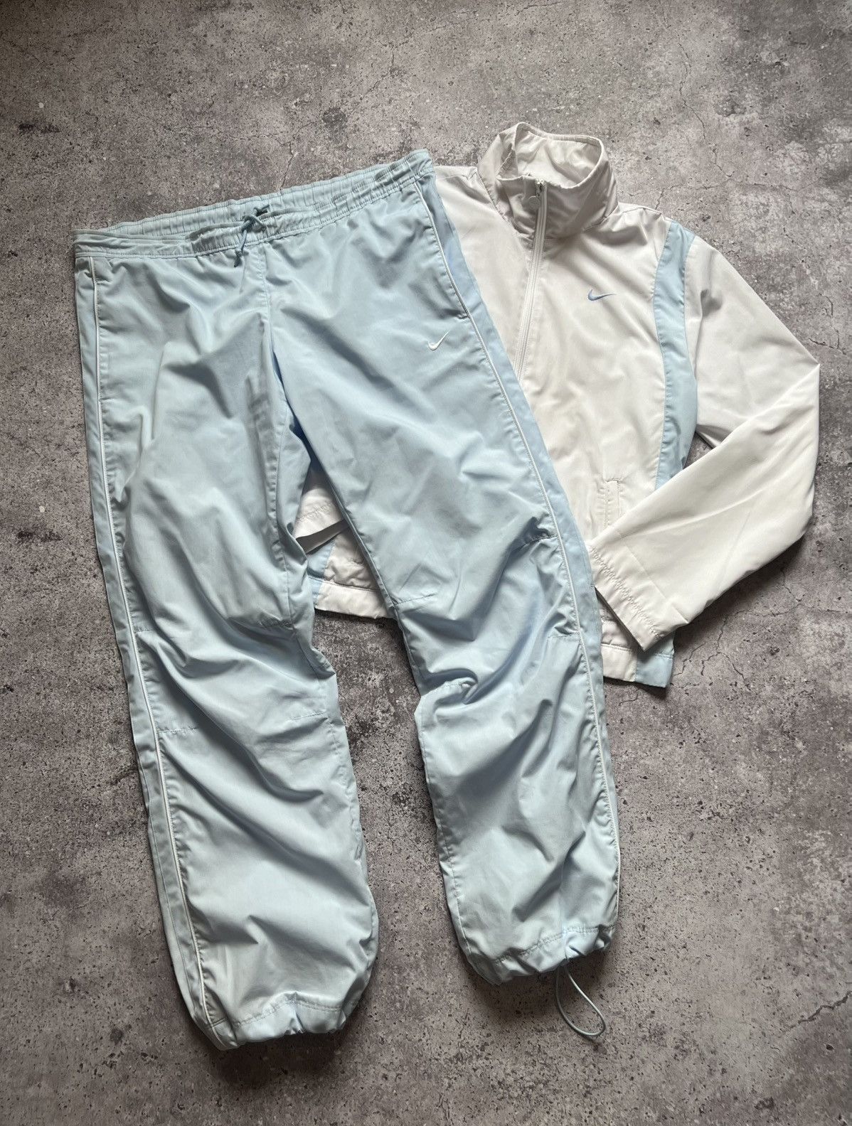 Vintage Vintage Nike Nylon TrackSuit Y2K Swoosh White Blue Women's Size L / US 10 / IT 46 - 1 Thumbnail