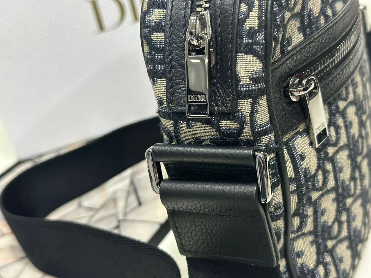 Dior Authentic Christian Dior Oblique Blue Beige Crossbody Bag Size ONE SIZE - 9 Thumbnail